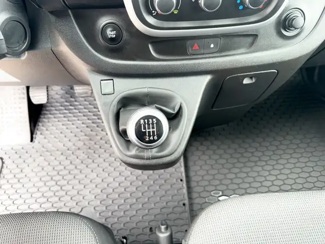 Renault Trafic view 13