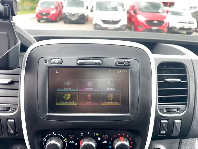 Renault Trafic view 12