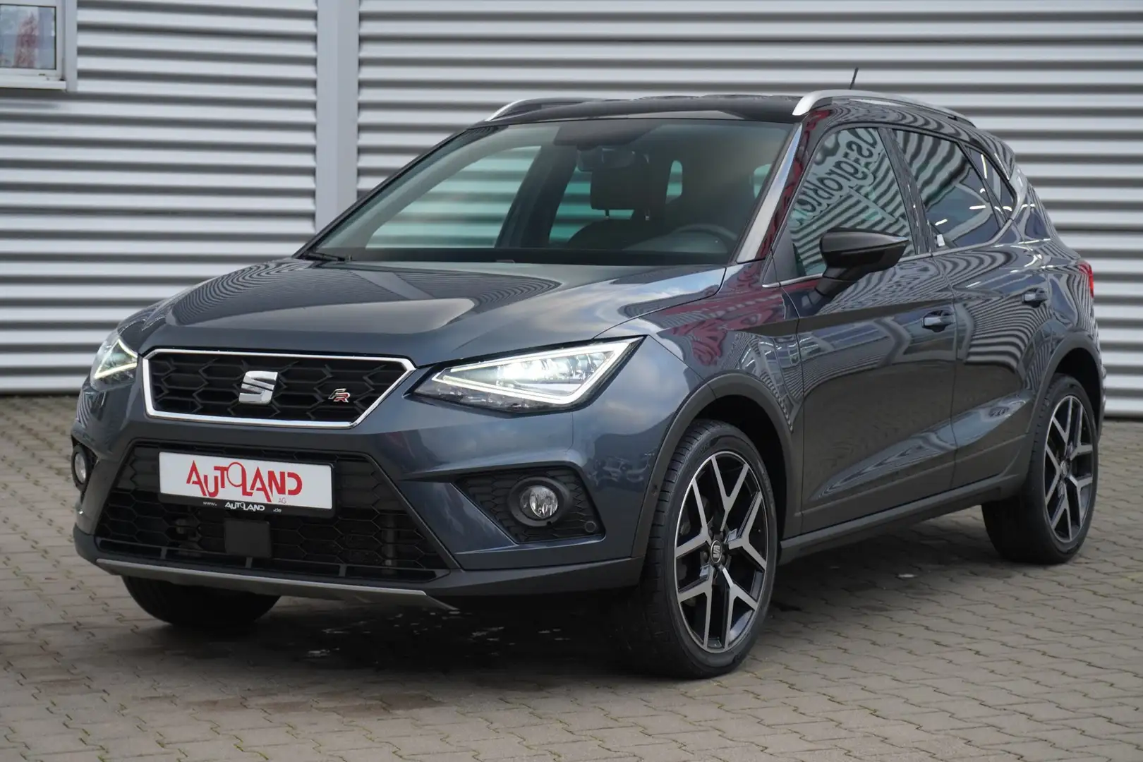 SEAT Arona 1.5 TSI DSG FR Beats LED ACC AHK Navi DAB Grau - 2
