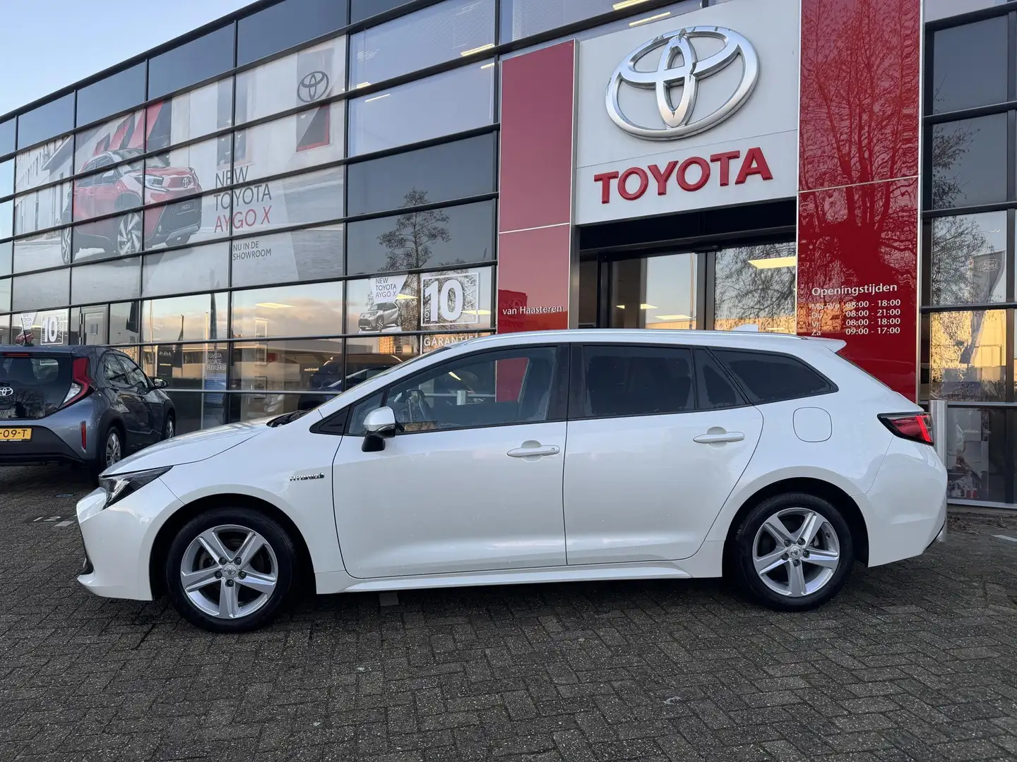 Toyota Corolla Touring Sports 1.8 Hybrid Dynamic Limited, Trekhaa Blanc - 2