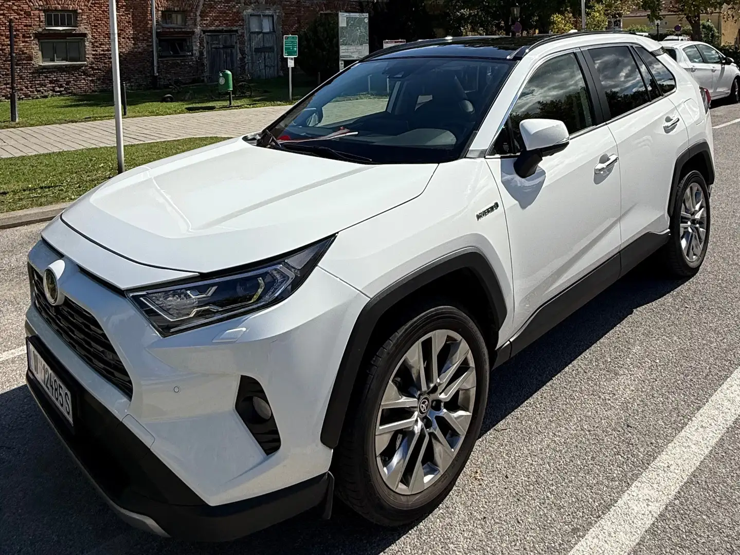 Toyota RAV 4 RAV4 2,5 Hybrid VIP AWD VIP Weiß - 2
