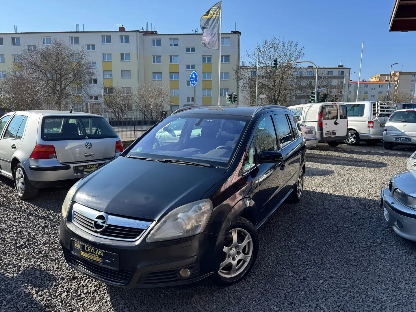 Opel Zafira 1.9 CDTI Sport Schwarz - 1