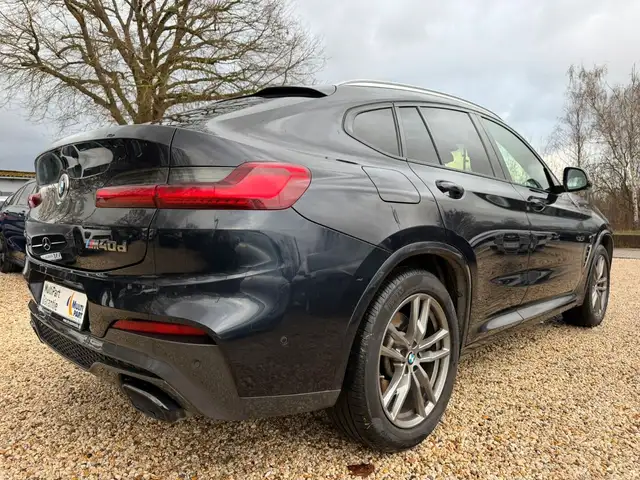 BMW X4 view 4