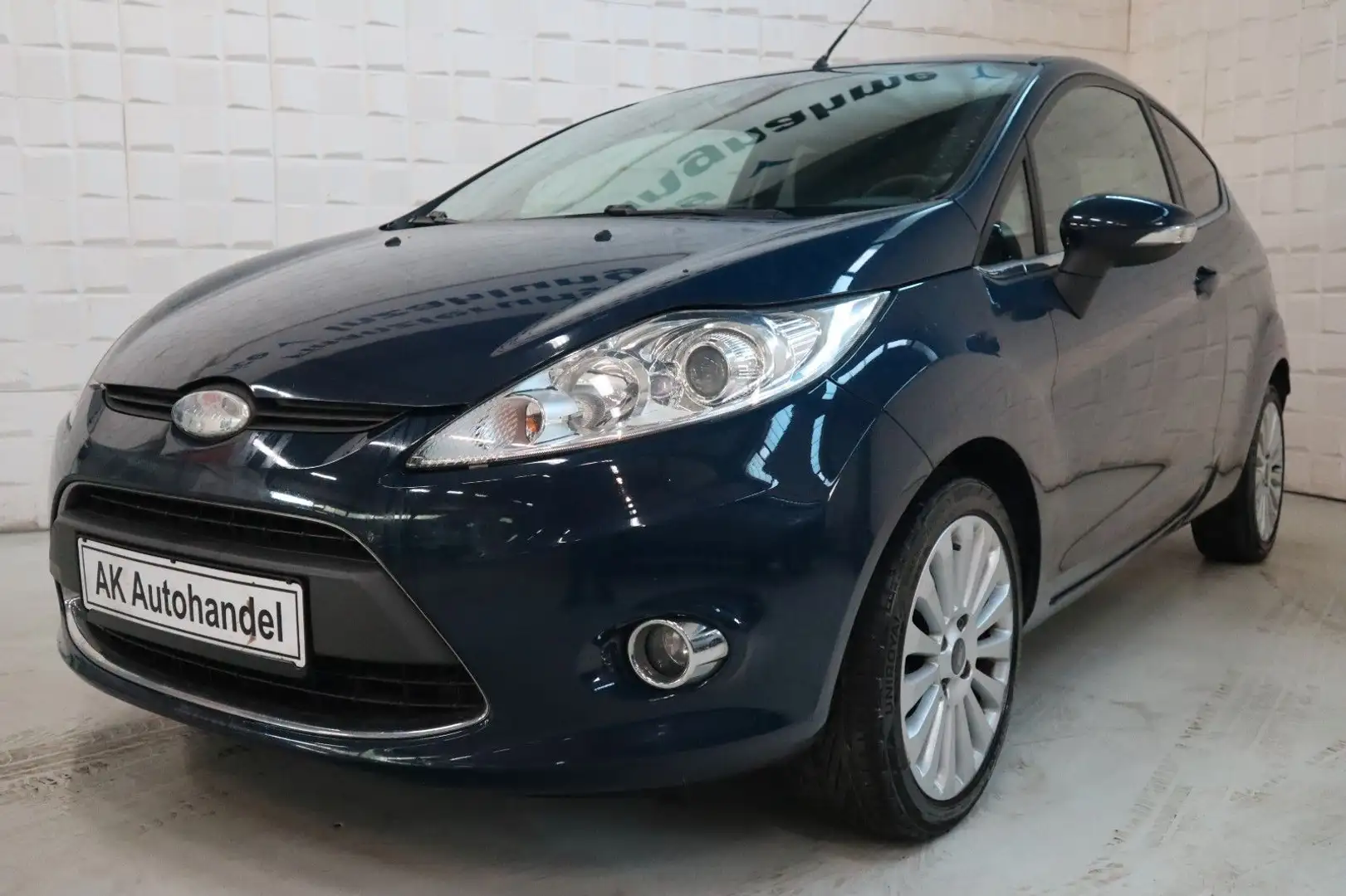 Ford Fiesta Titanium Klimaautomatik SHZ 8-fach Blau - 1