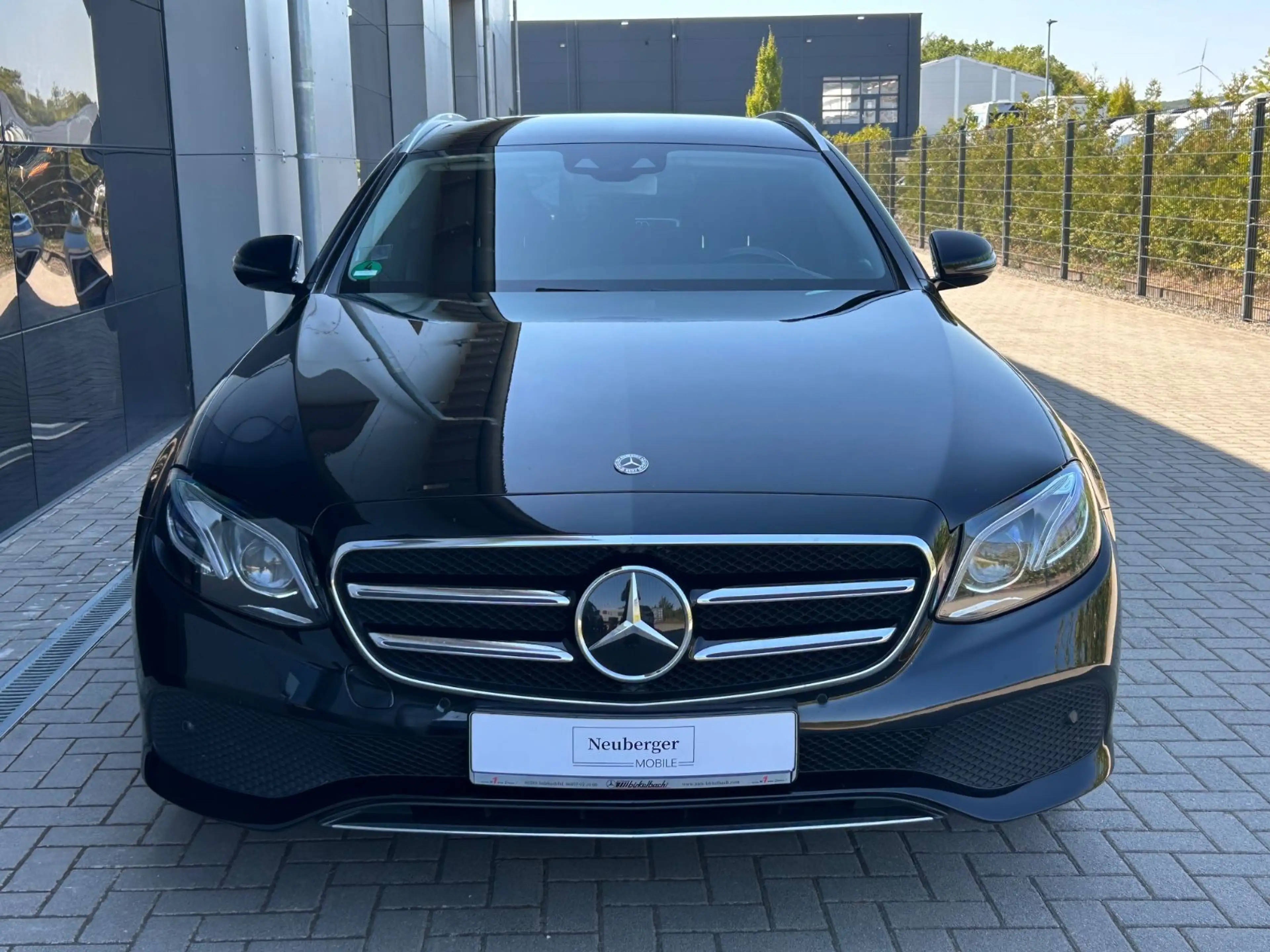 Mercedes-Benz E 300 de T Burmester|MultiB|Avantga|App|aktPark| — photo 8