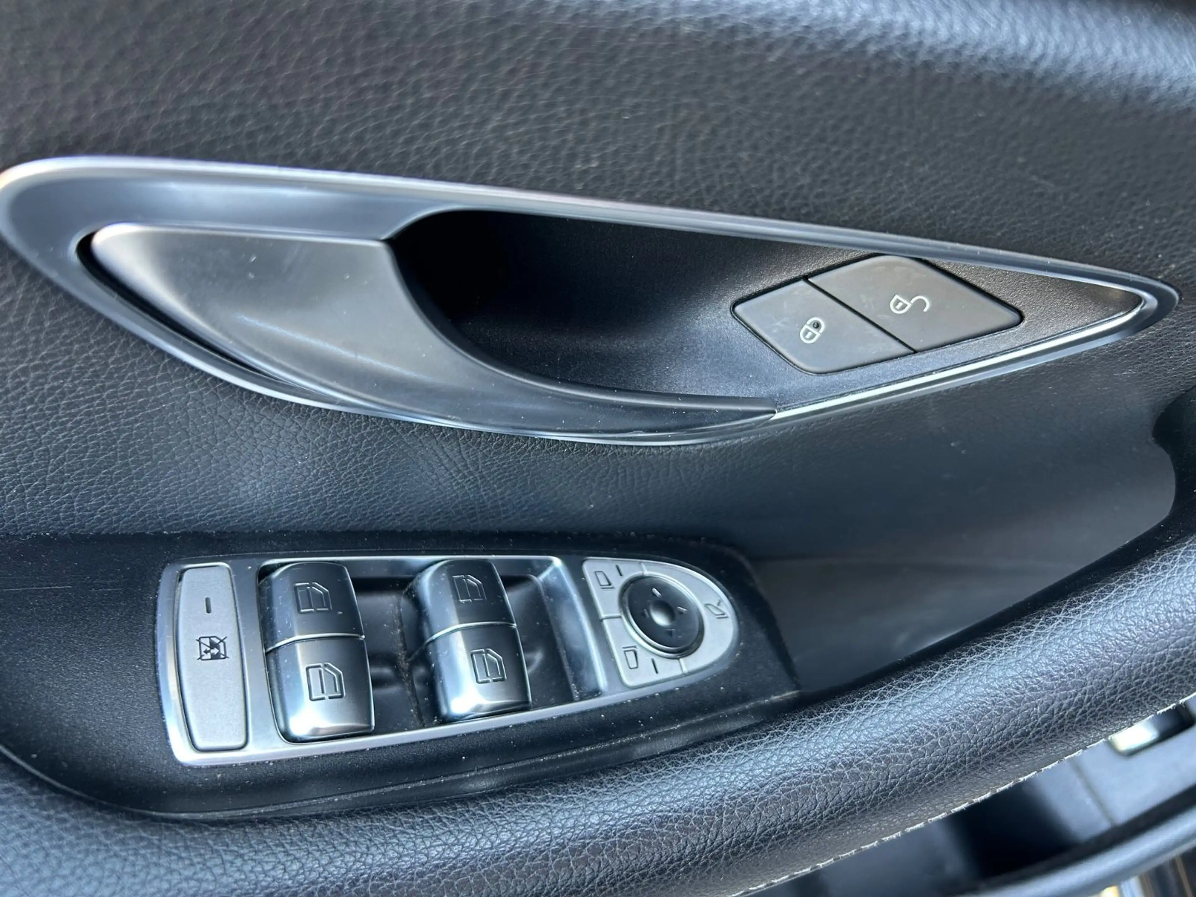 Mercedes-Benz E 300 de T Burmester|MultiB|Avantga|App|aktPark| — photo 12