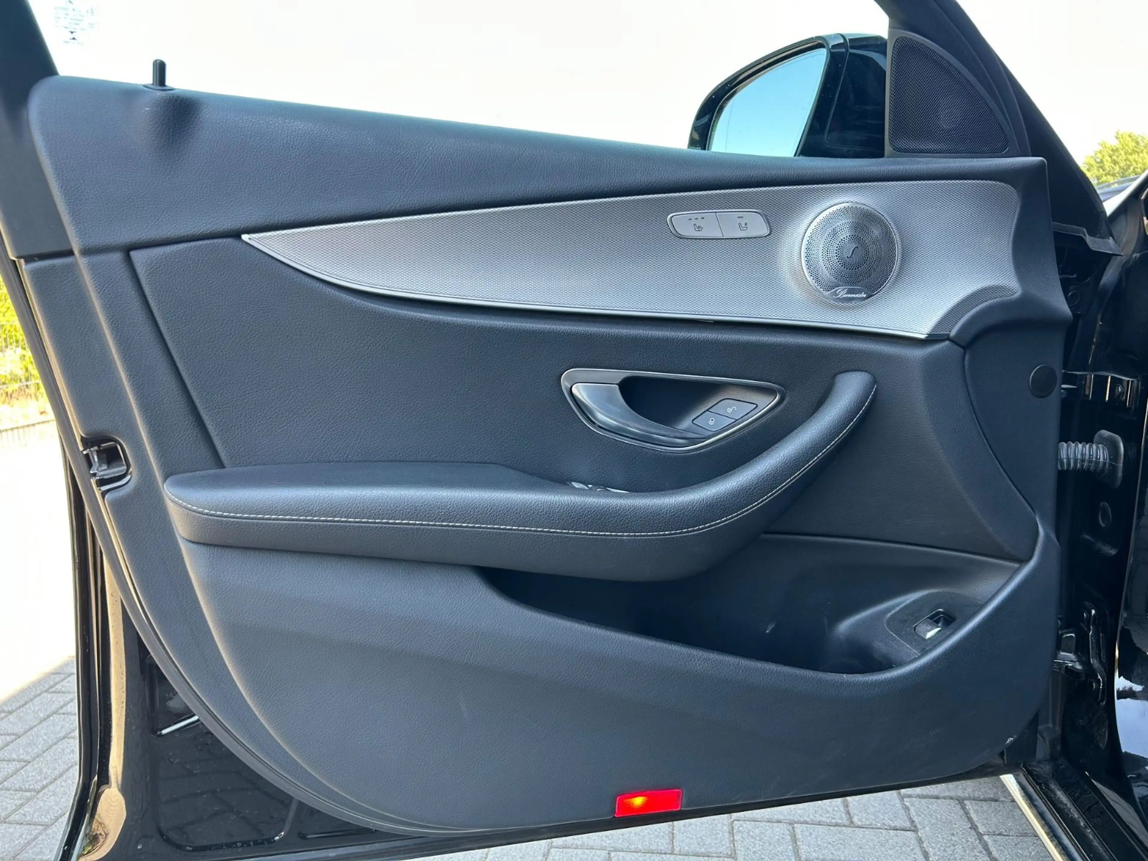 Mercedes-Benz E 300 de T Burmester|MultiB|Avantga|App|aktPark| — photo 9