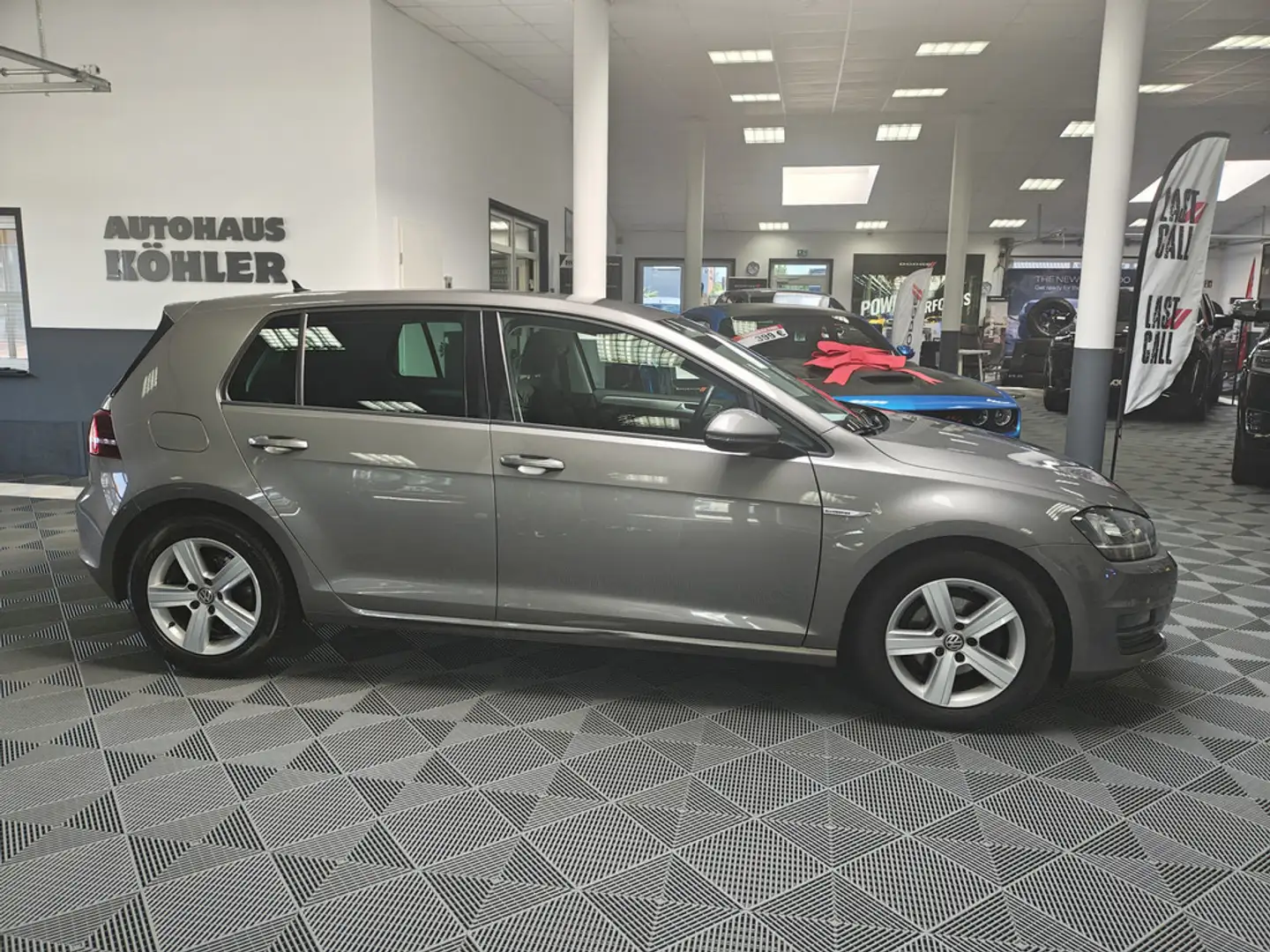 Volkswagen Golf VII 1.6 TDI Comfortline Navi Xenon PDC Klima Grey - 2