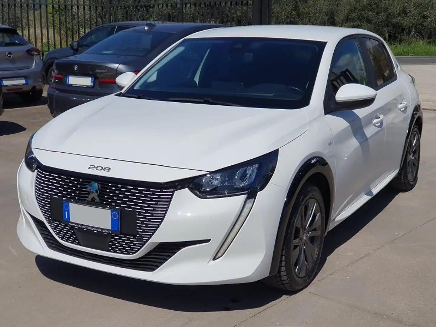 Peugeot 208 e-208 136CV Motore Elettrico 50kWh 5P TOUCH 7 PARK Blanco - 2