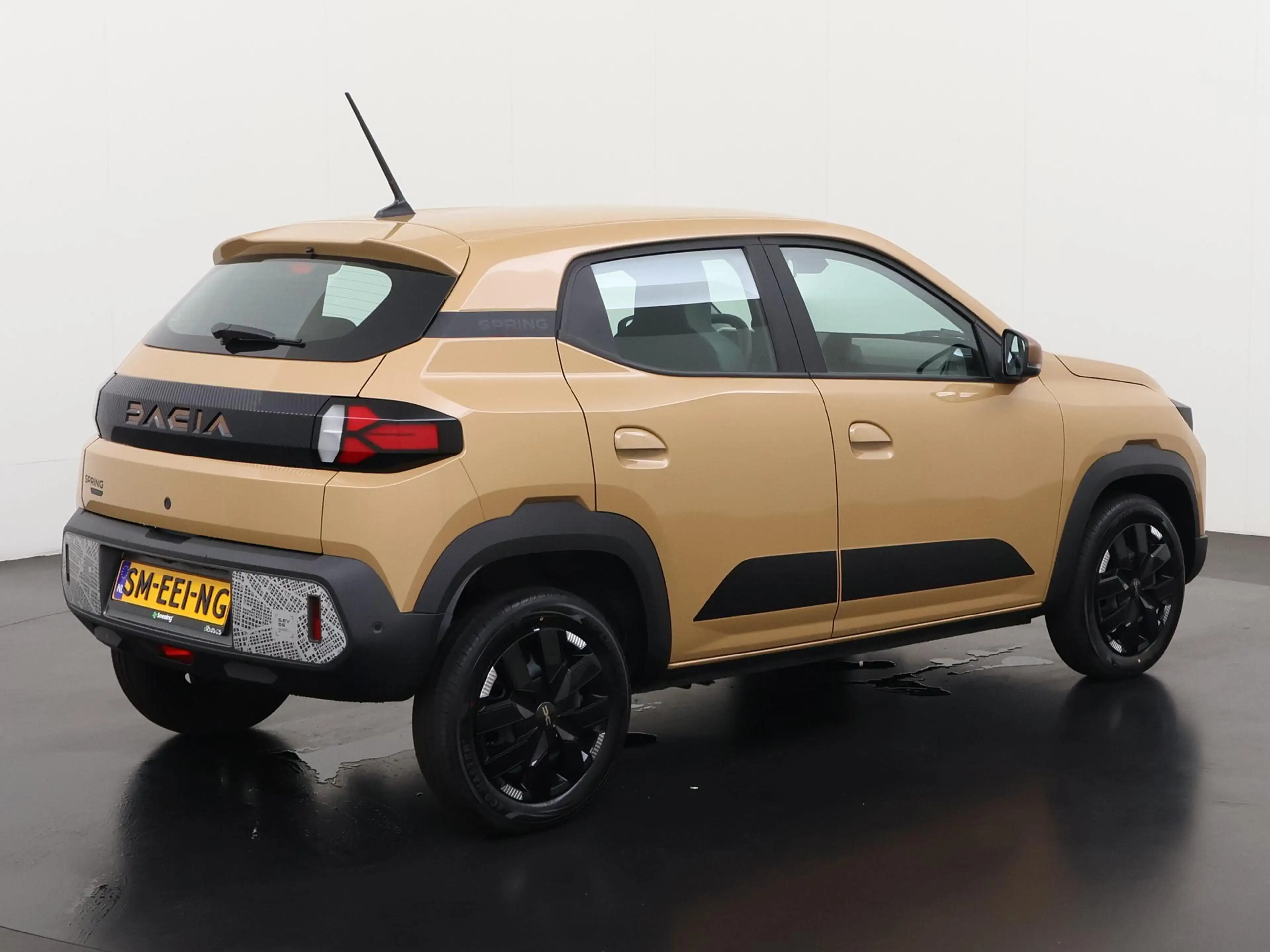 Dacia Spring Extreme 65 26.8 kWh | DC-snelladen | Achteruitcame — photo 4