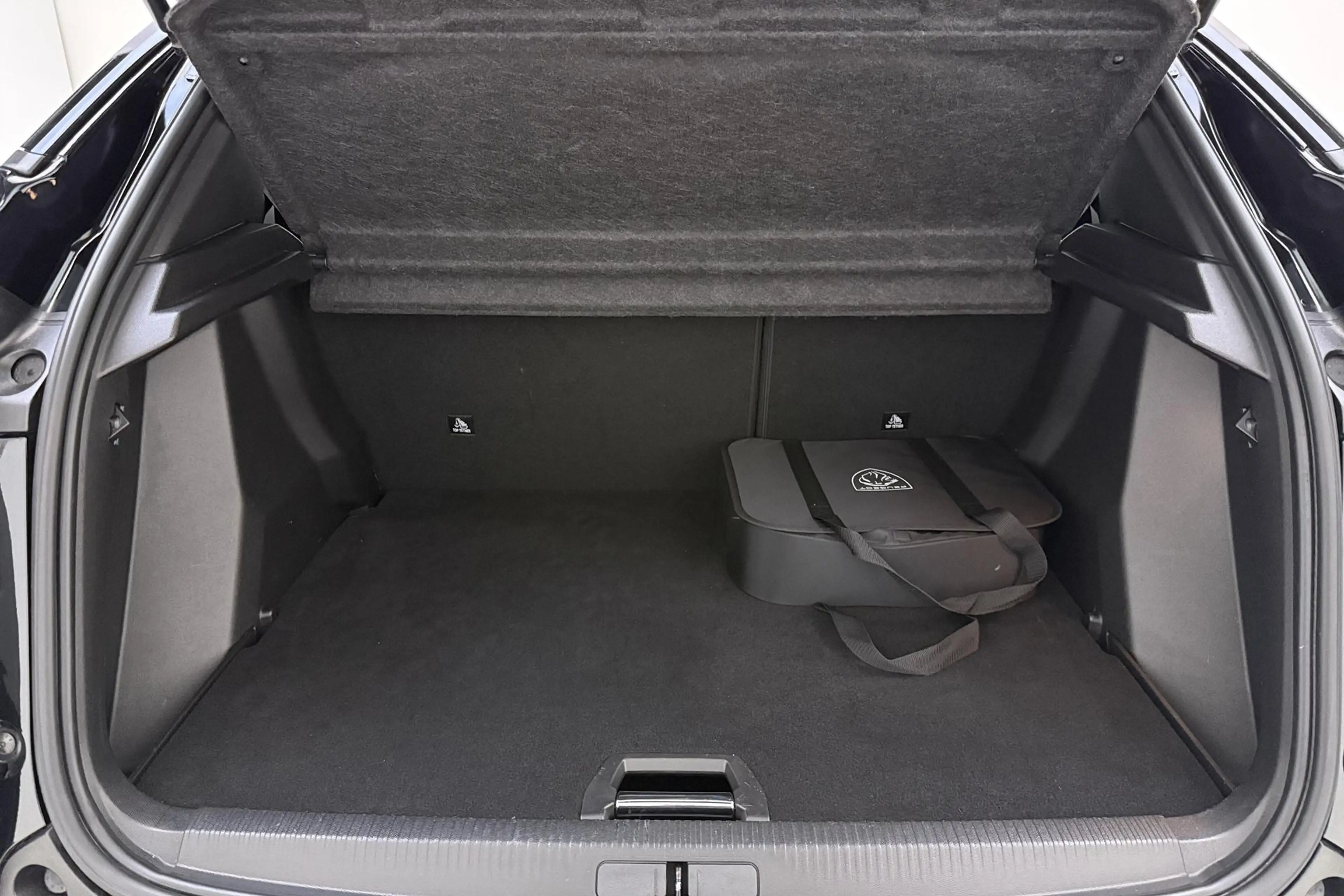 Peugeot e-2008 EV Allure Pack 50 kWh | Apple carplay/Android auto — photo 3