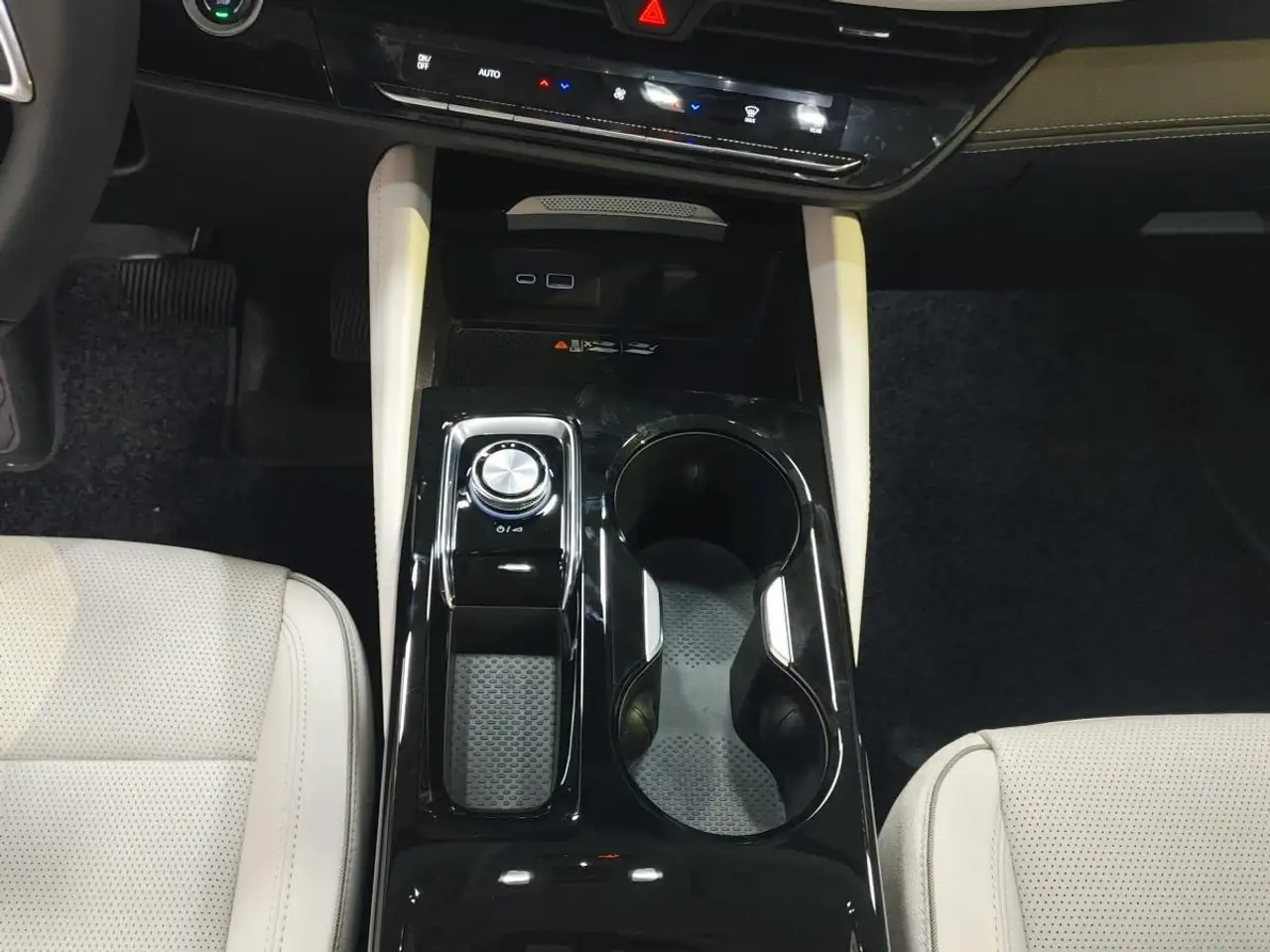 Buick Envision photo Buick Envision