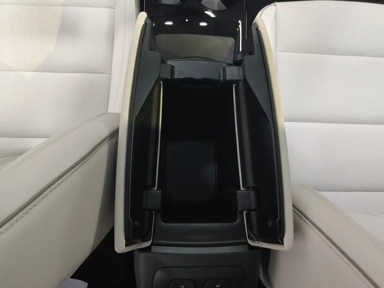 Buick Envision photo Buick Envision
