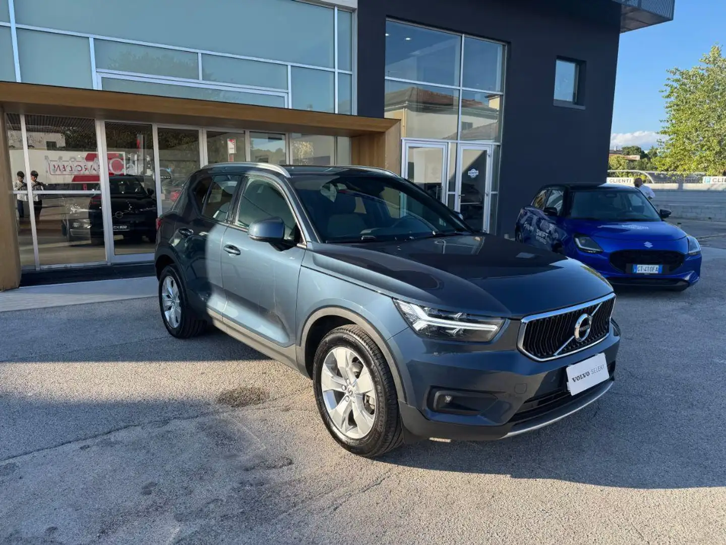 Volvo XC40 Momentum Pro, T2 Blu/Azzurro - 2