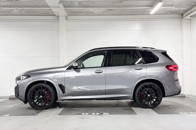 BMW X5 view 2