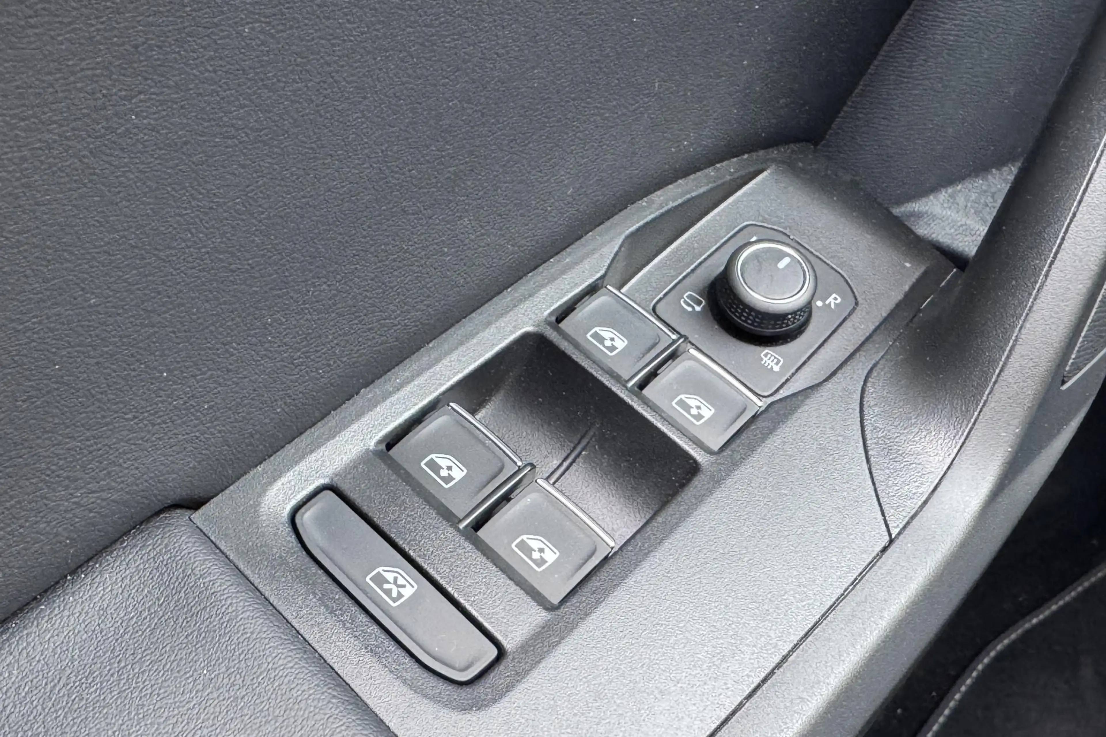 SEAT Leon e-Hybrid 1.5 TSI FR PHEV First Edition | Camera | 18'' | Na — photo 15