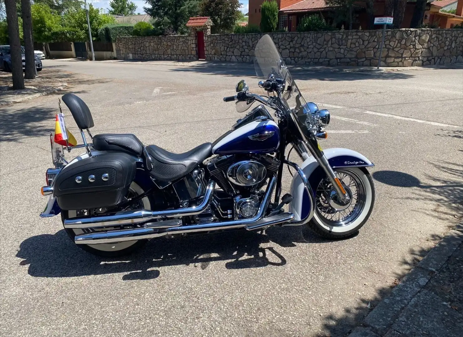 Harley-Davidson Softail Deluxe FLSTNI Blanco - 1