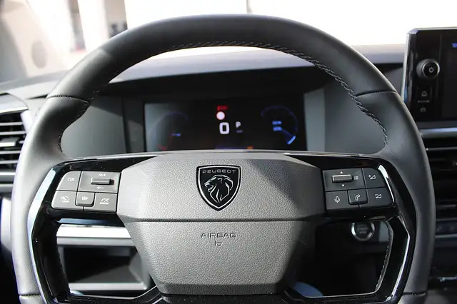 Peugeot Traveller Premium BlueHDi 180 Lang EAT8 Ansicht 15