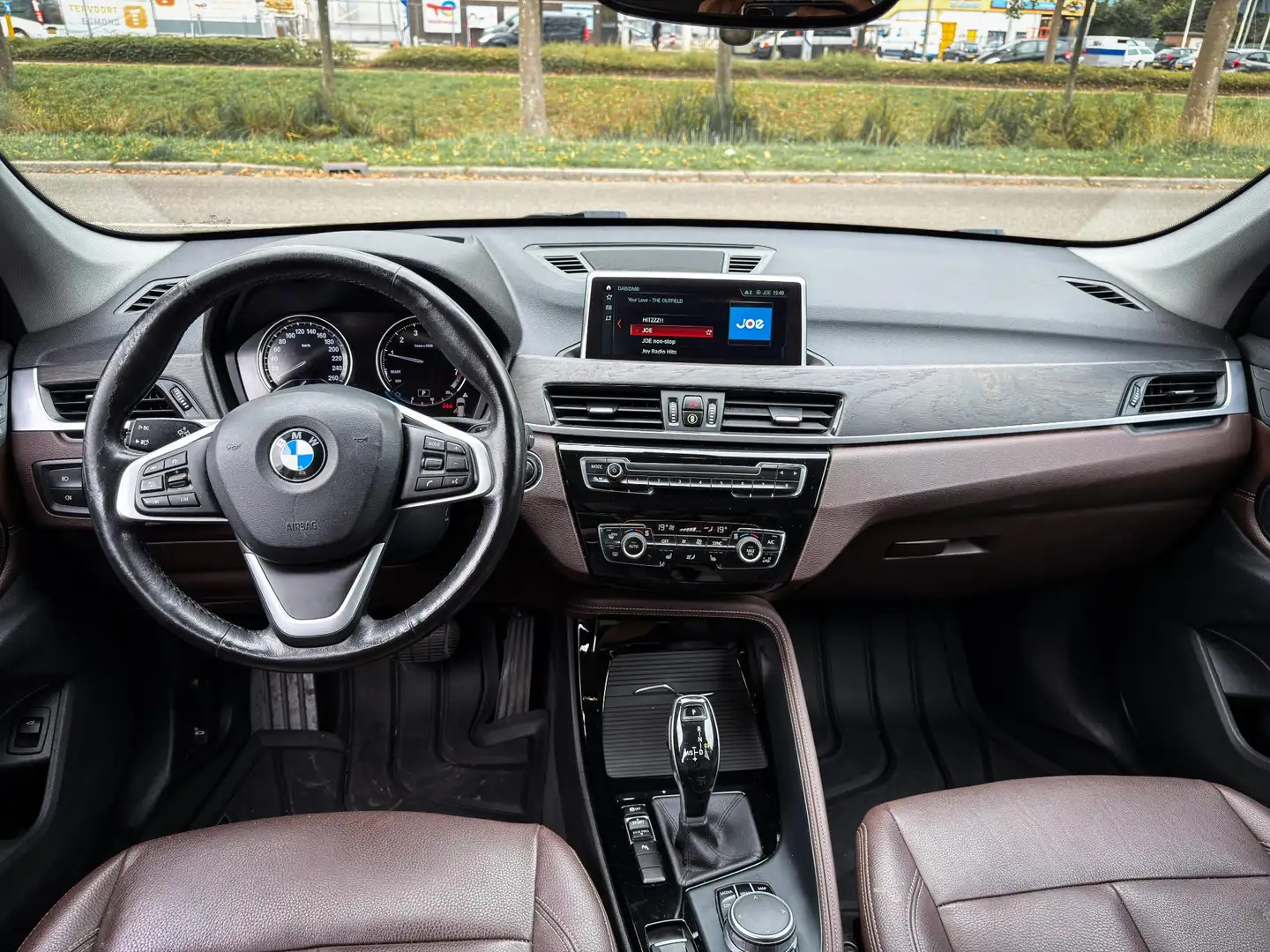BMW X1 sDrive20i Orange Edition III Orig NL|LED|Navi plus Zwart - 2
