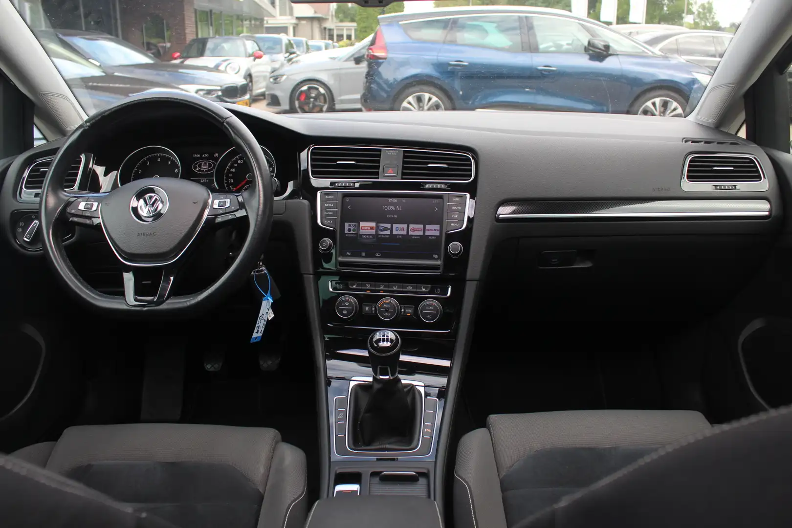 Volkswagen Golf 1.4 TSI Highline / Panoramadak / Navigatie / Parke Zwart - 2