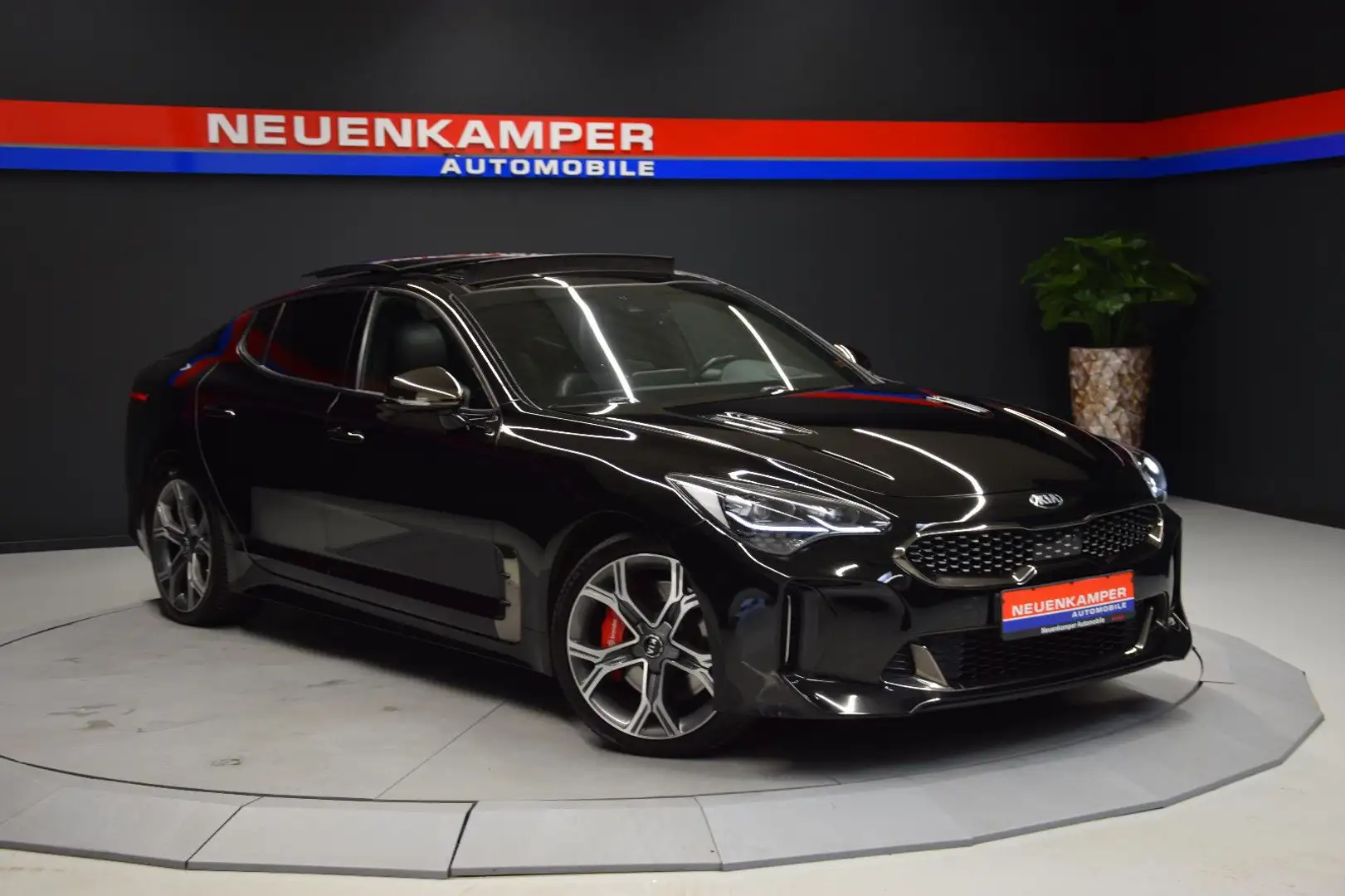 Kia Stinger GT 4WD Pano HuD Sitzlüft. H/K Memory LED Černá - 1