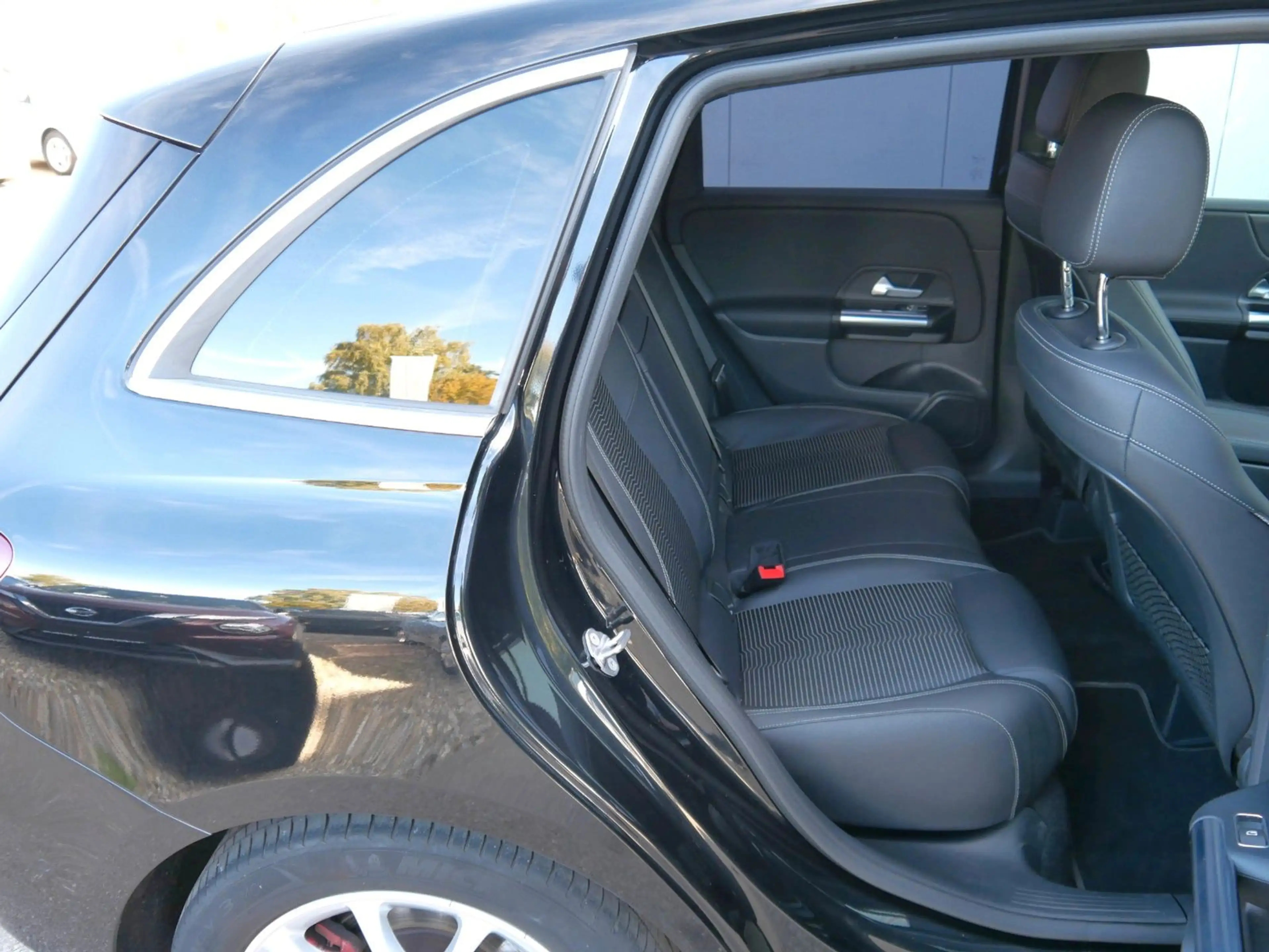 Mercedes-Benz B 200 Progressive NAVI-PREM/LED/AHK/PDC — photo 13