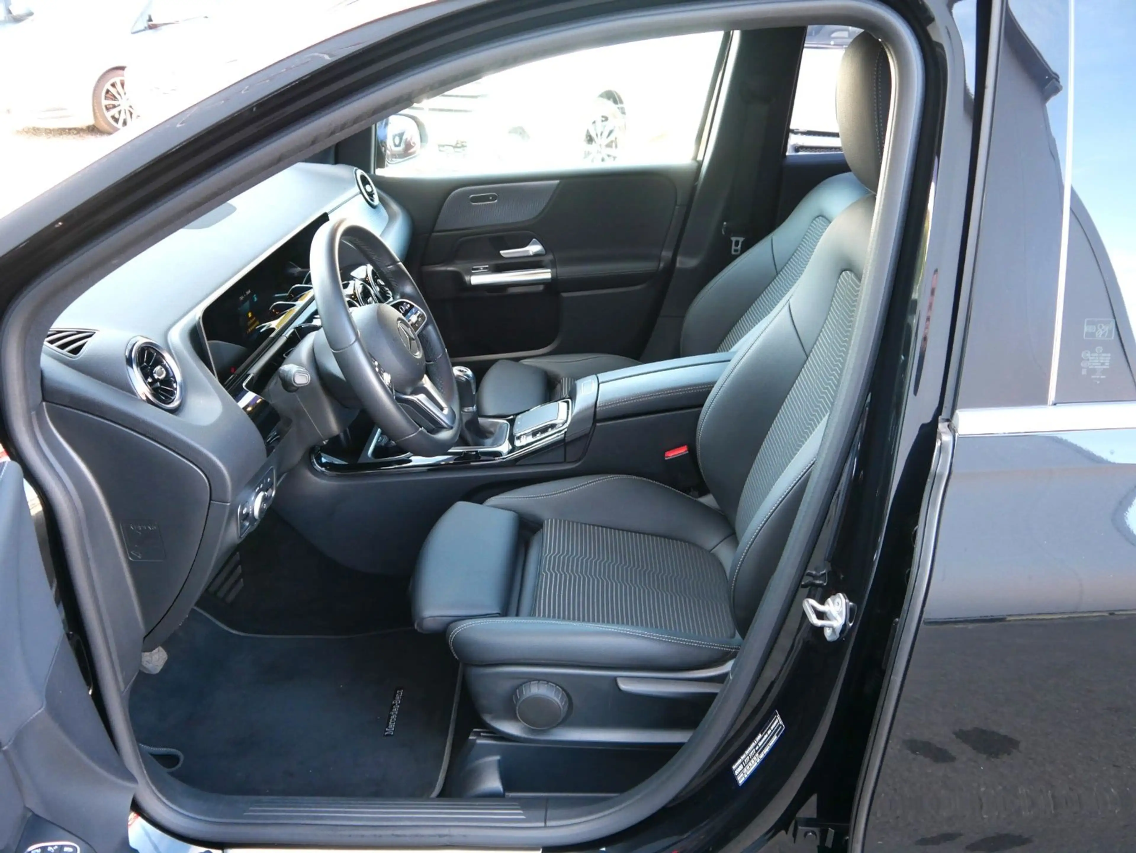 Mercedes-Benz B 200 Progressive NAVI-PREM/LED/AHK/PDC — photo 7