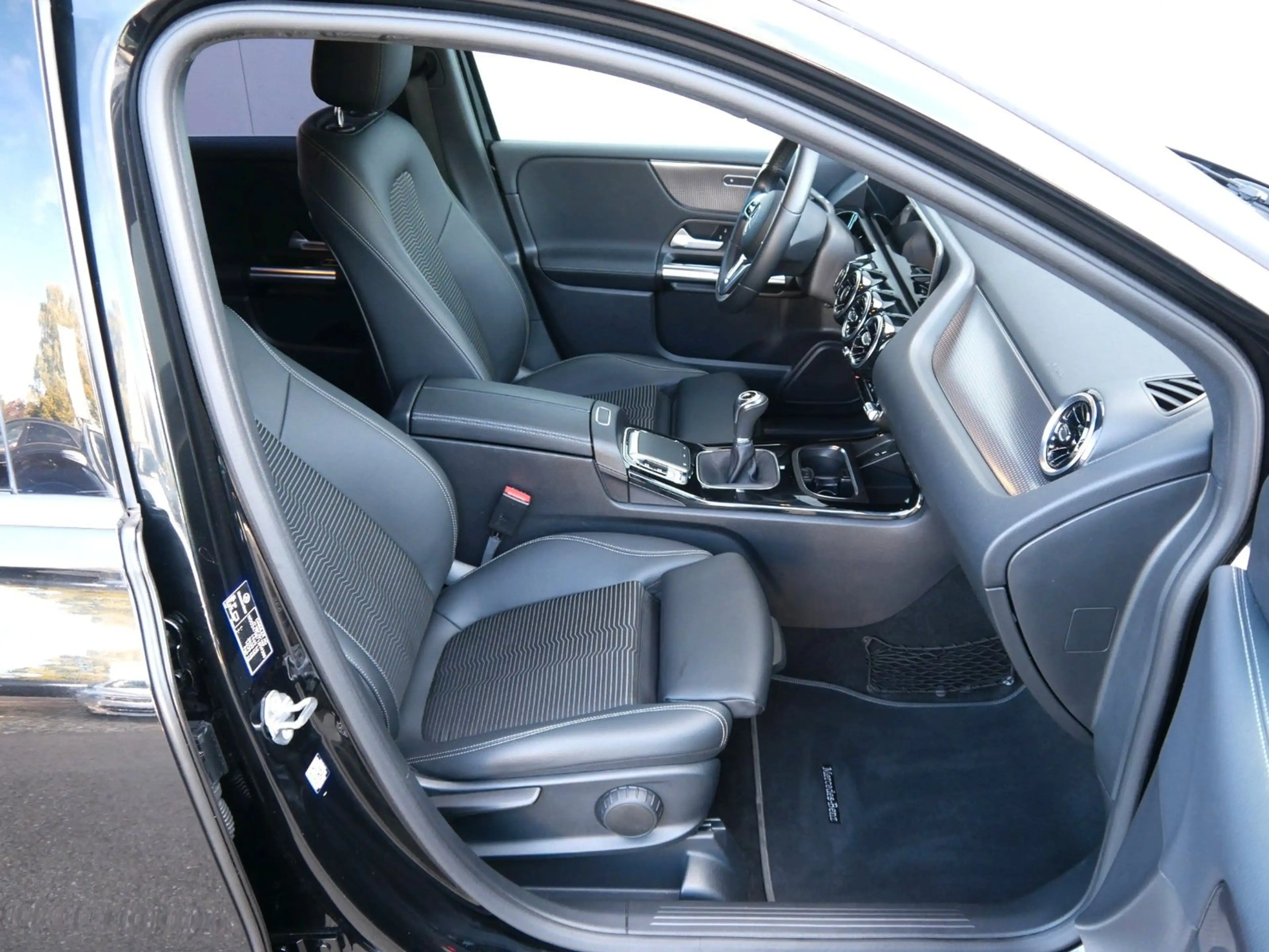 Mercedes-Benz B 200 Progressive NAVI-PREM/LED/AHK/PDC — photo 14