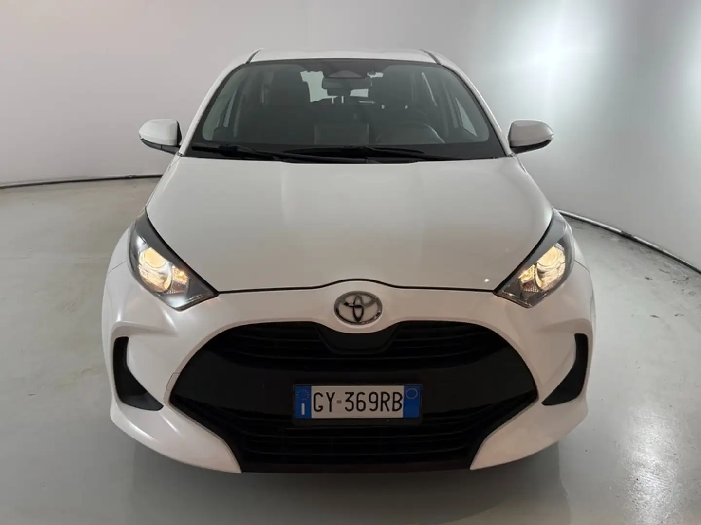 Toyota Yaris 1.5 Hybrid Active Weiß - 2