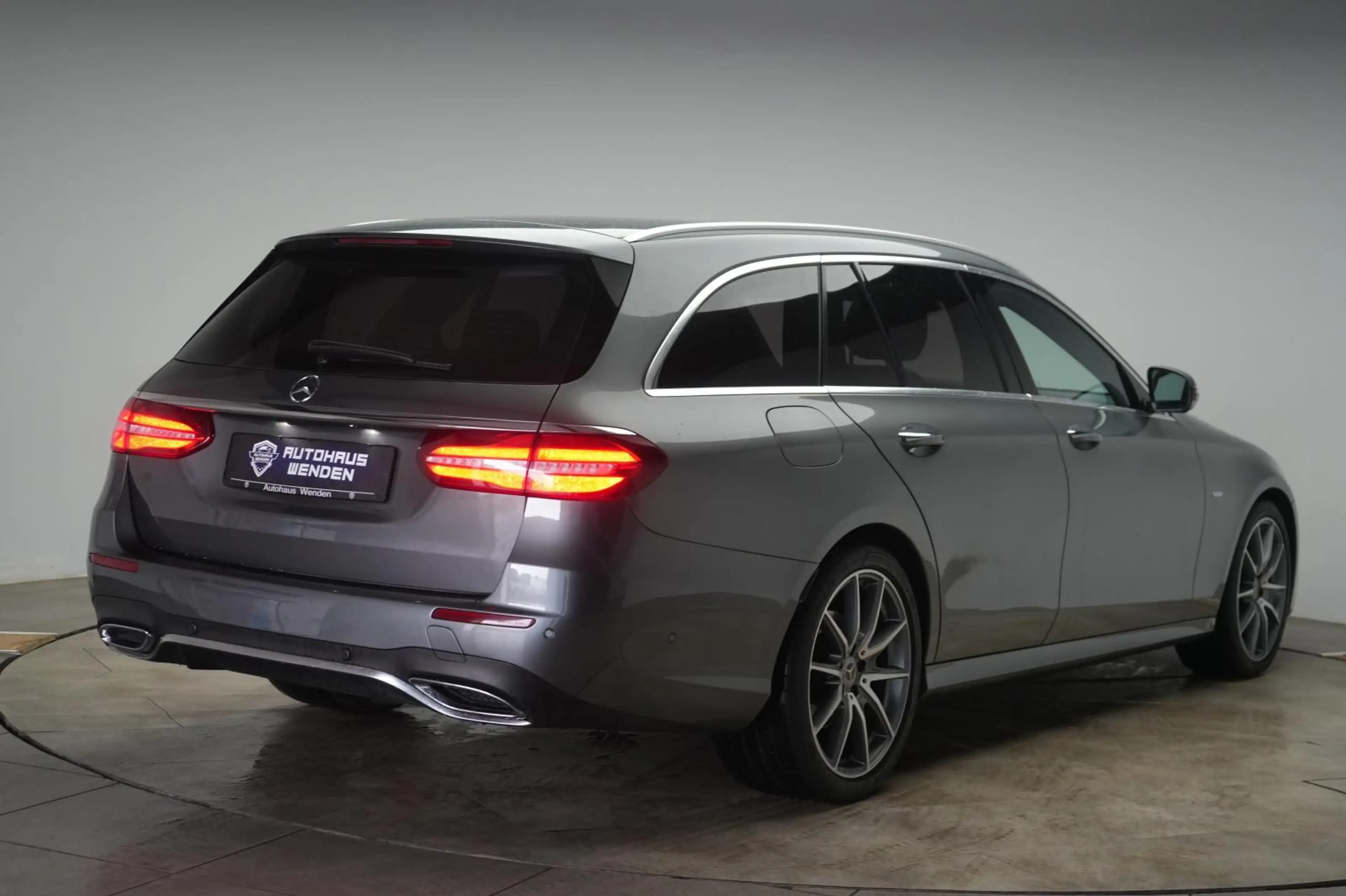 Mercedes-Benz E 300 d T 9G-Tronic AMG Distronic/Kamera/Burmest — photo 4