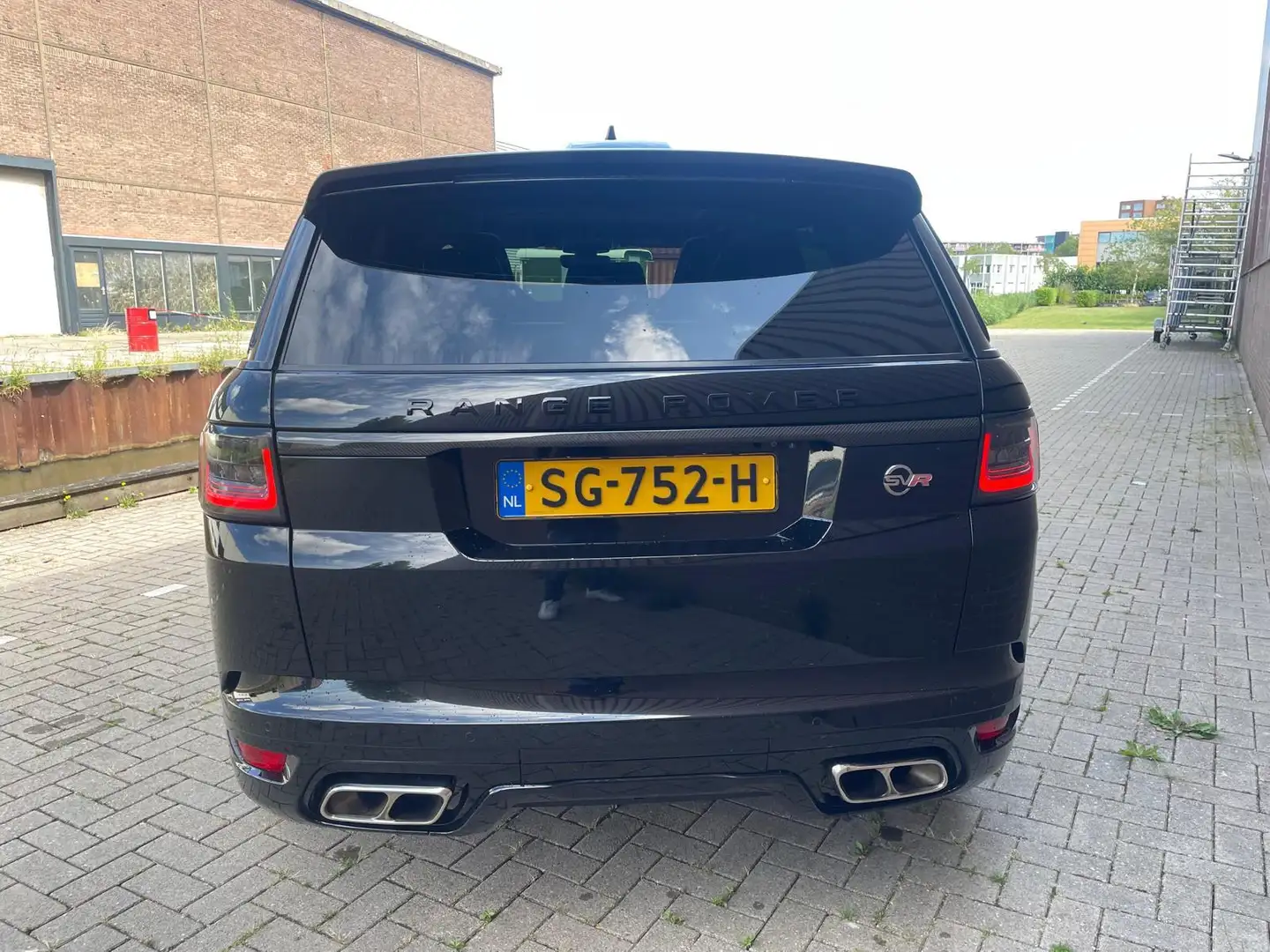 Land Rover Range Rover Sport 5.0 V8 SC SVR Pano Leer 575pk Zwart - 2