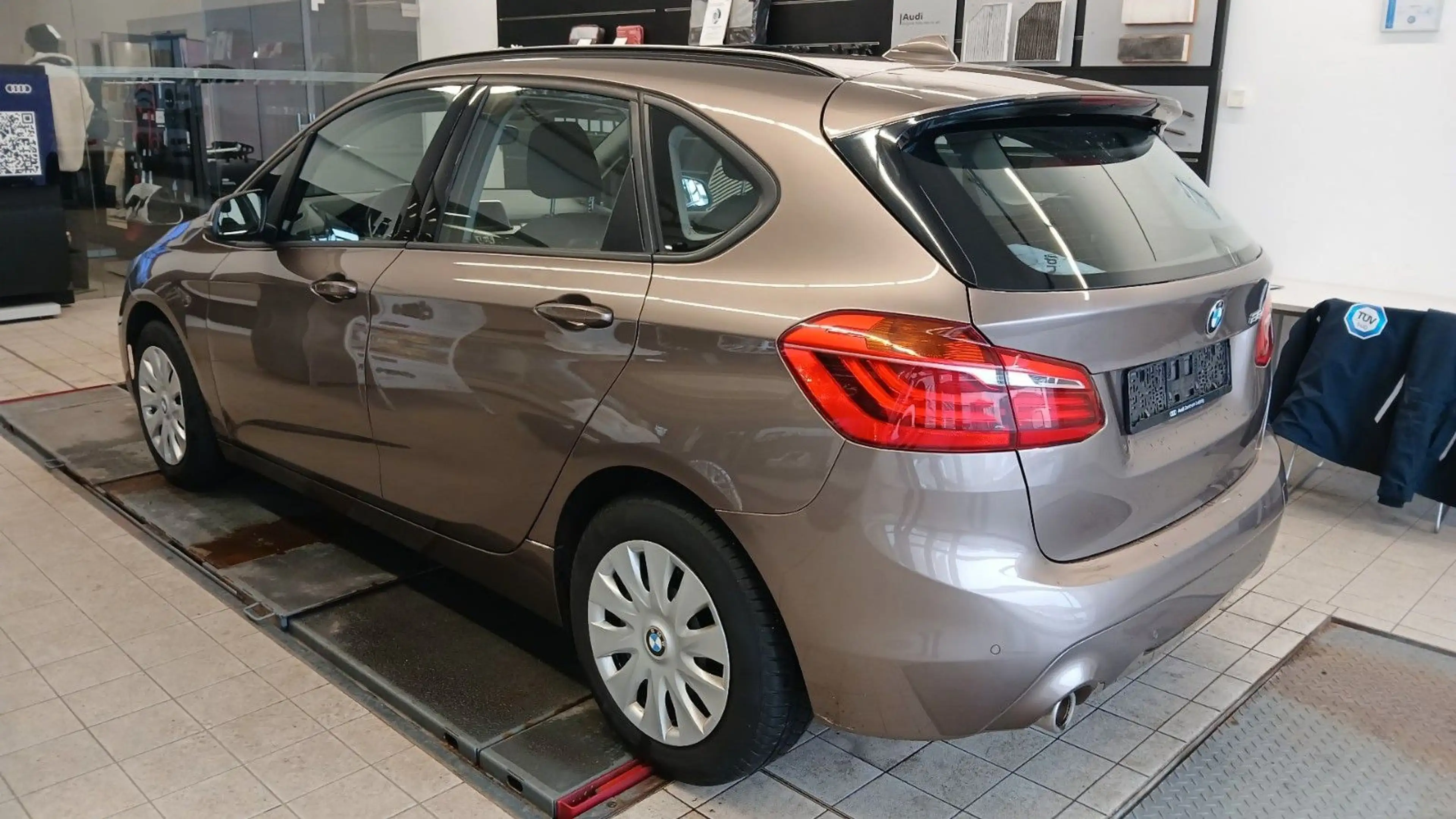 BMW 216 d Active Tourer Steptronic Advantage — photo 3