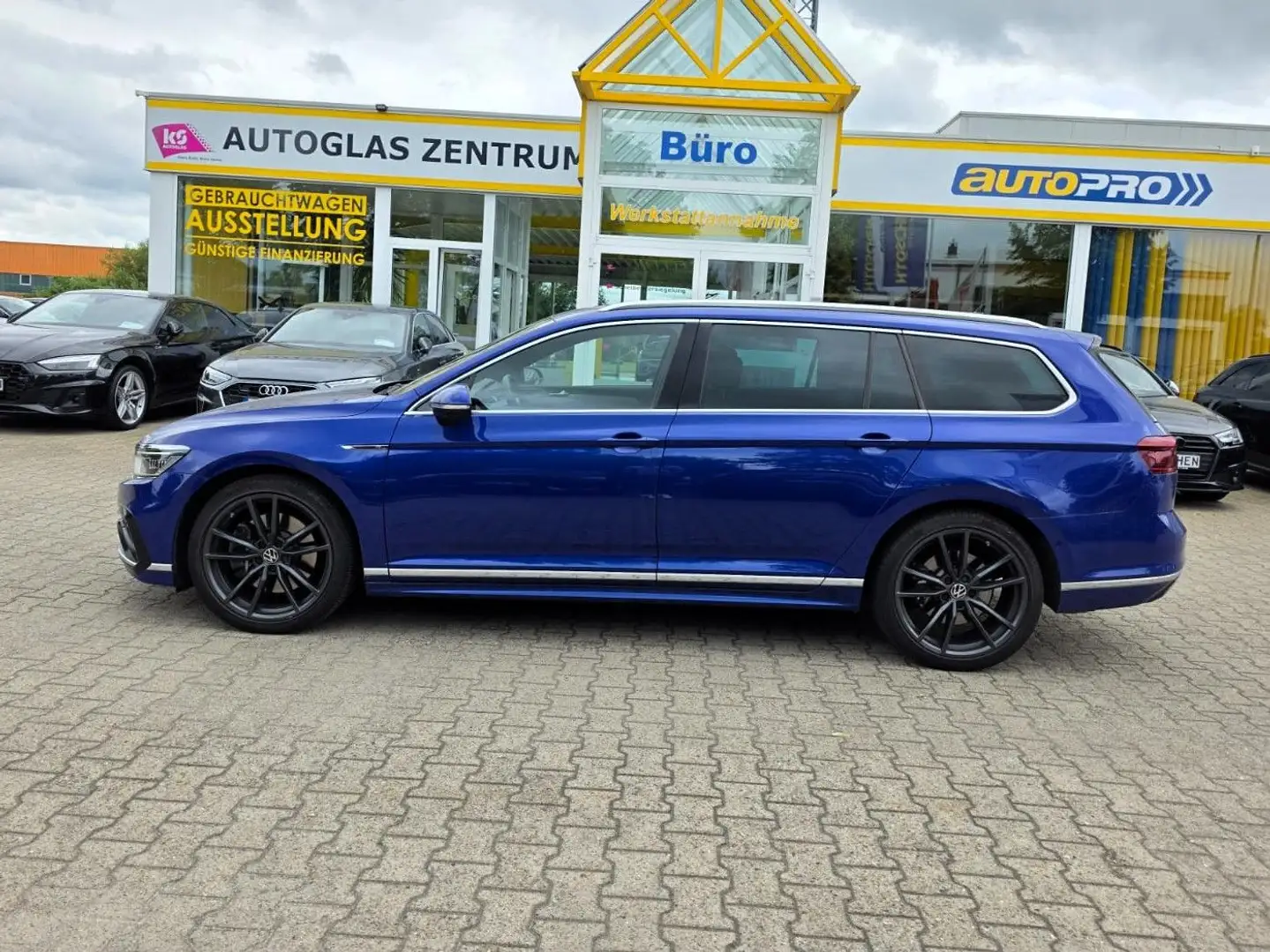 Volkswagen Passat Variant Elegance R-Line 4Motion Pano H&K Blau - 2