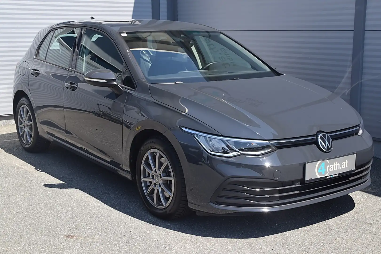 Volkswagen Golf VIII Limousine 2,0 TDI Life NAVI/LED Grau - 2