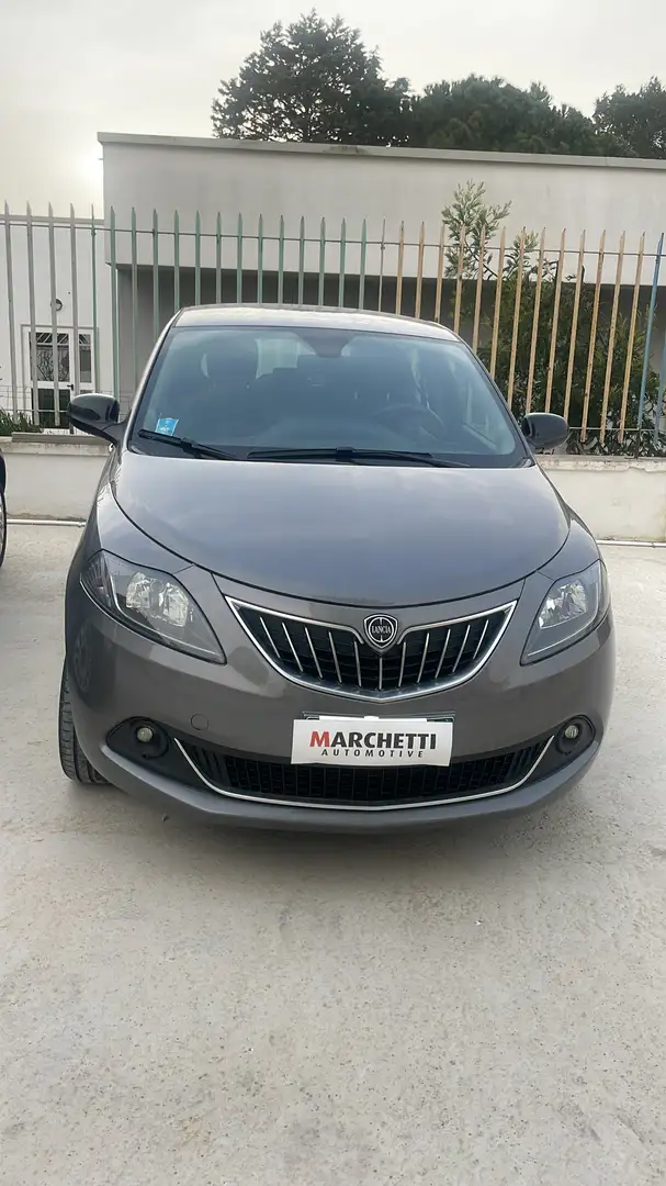 Lancia Ypsilon Ypsilon 1.0 firefly hybrid Gold s Grijs - 1