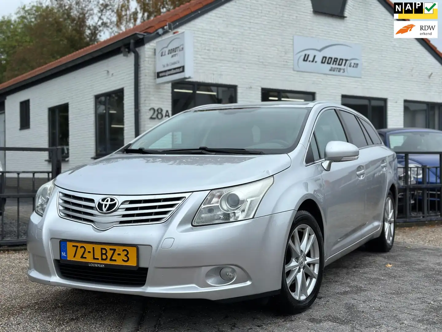 Toyota Avensis Wagon 2.0 VVTi Business keurige auto ! Grijs - 1