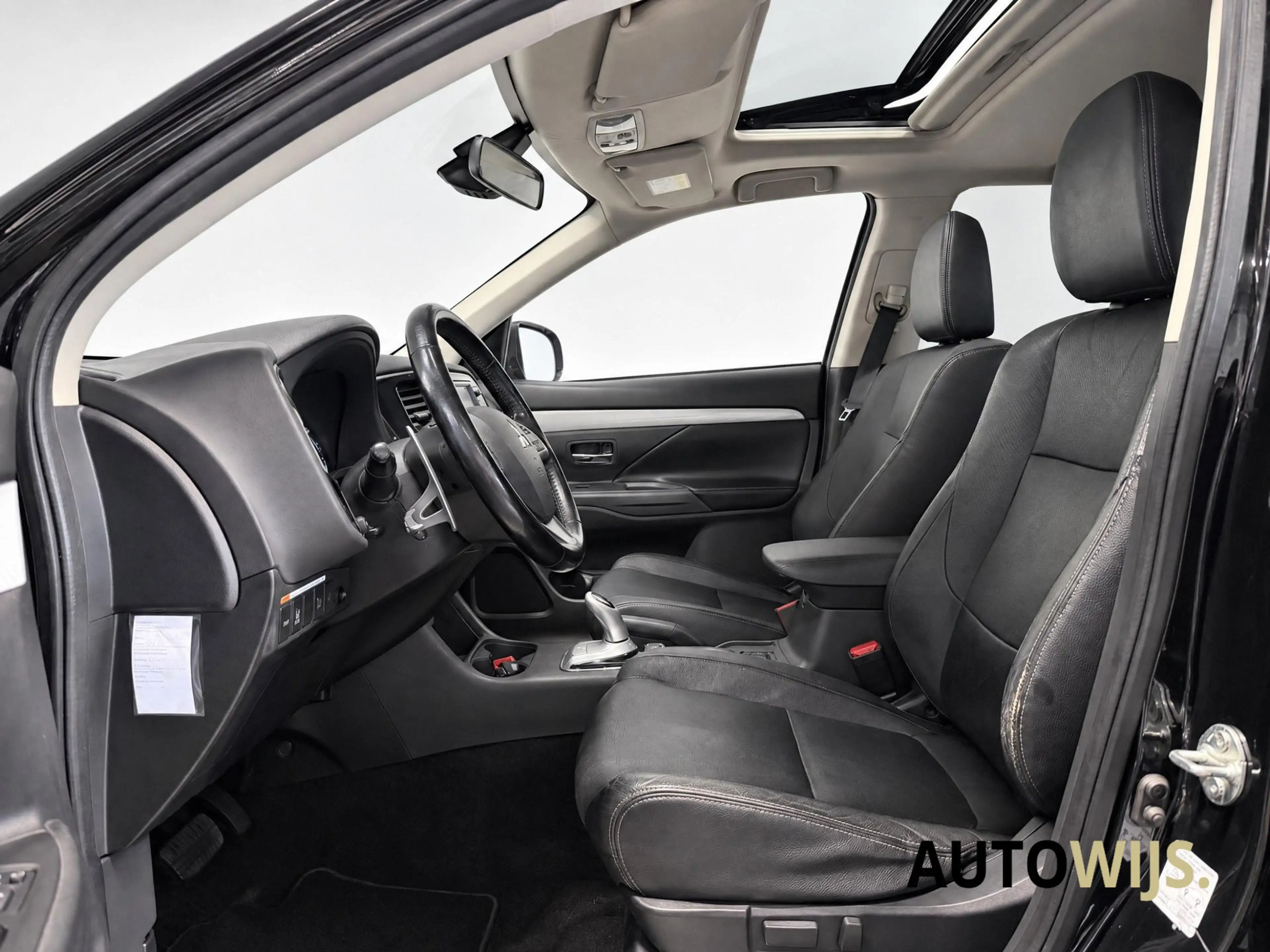 Mitsubishi Outlander 2.0 PHEV instyle+|PANO|LEDER|NL AUTO|TREKHAAK|VOL! — photo 3