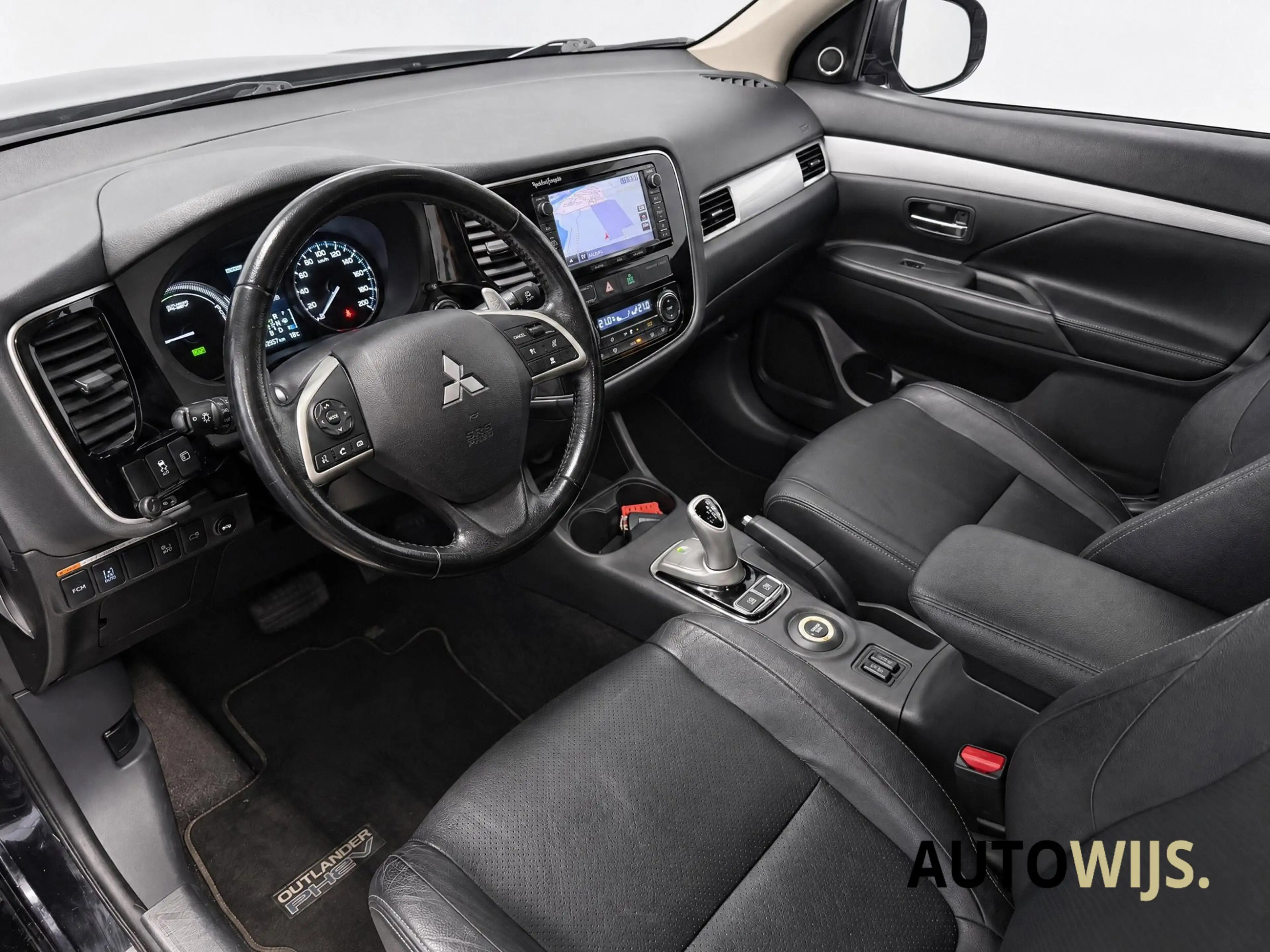 Mitsubishi Outlander 2.0 PHEV instyle+|PANO|LEDER|NL AUTO|TREKHAAK|VOL! — photo 9