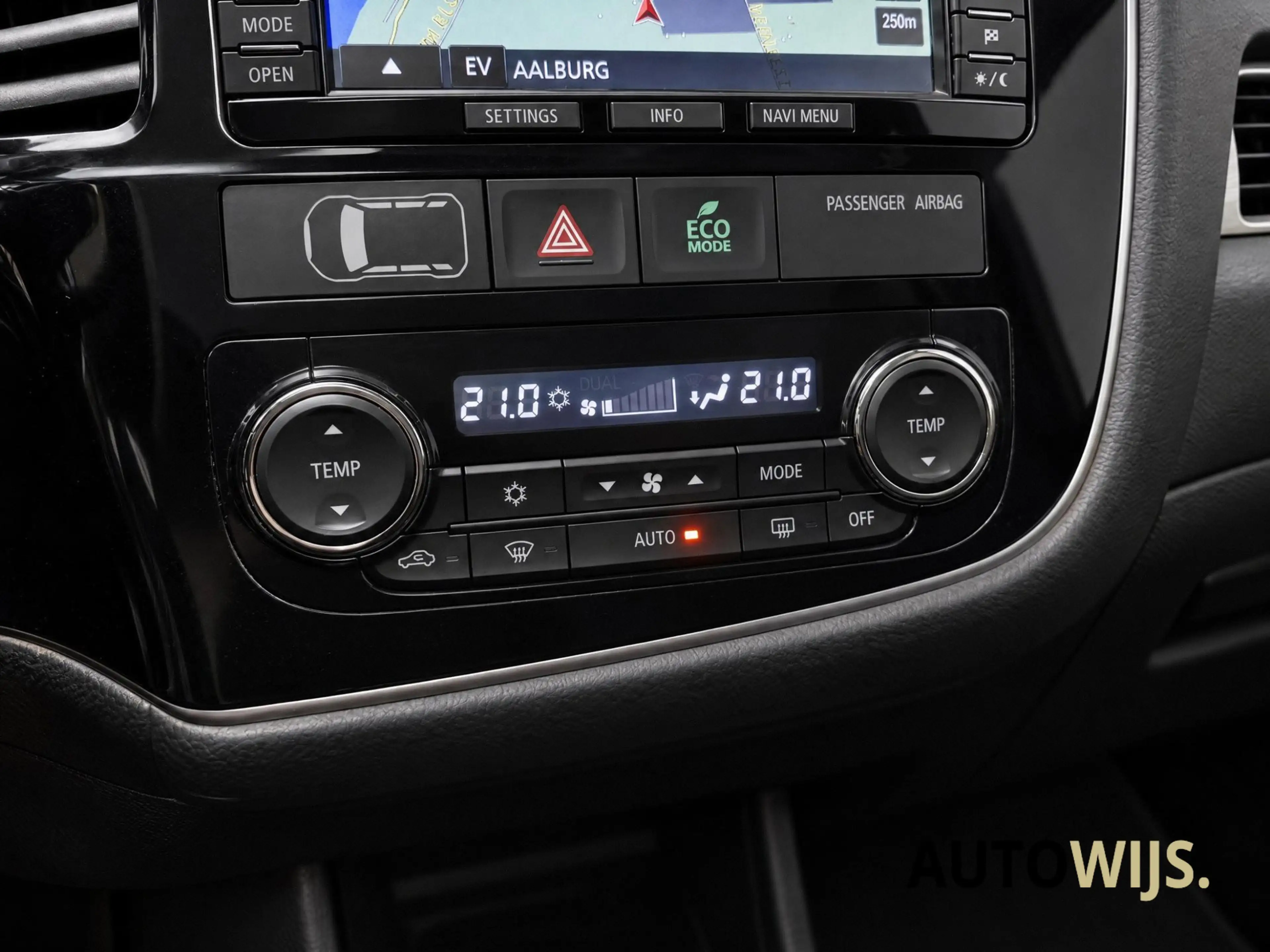 Mitsubishi Outlander 2.0 PHEV instyle+|PANO|LEDER|NL AUTO|TREKHAAK|VOL! — photo 16