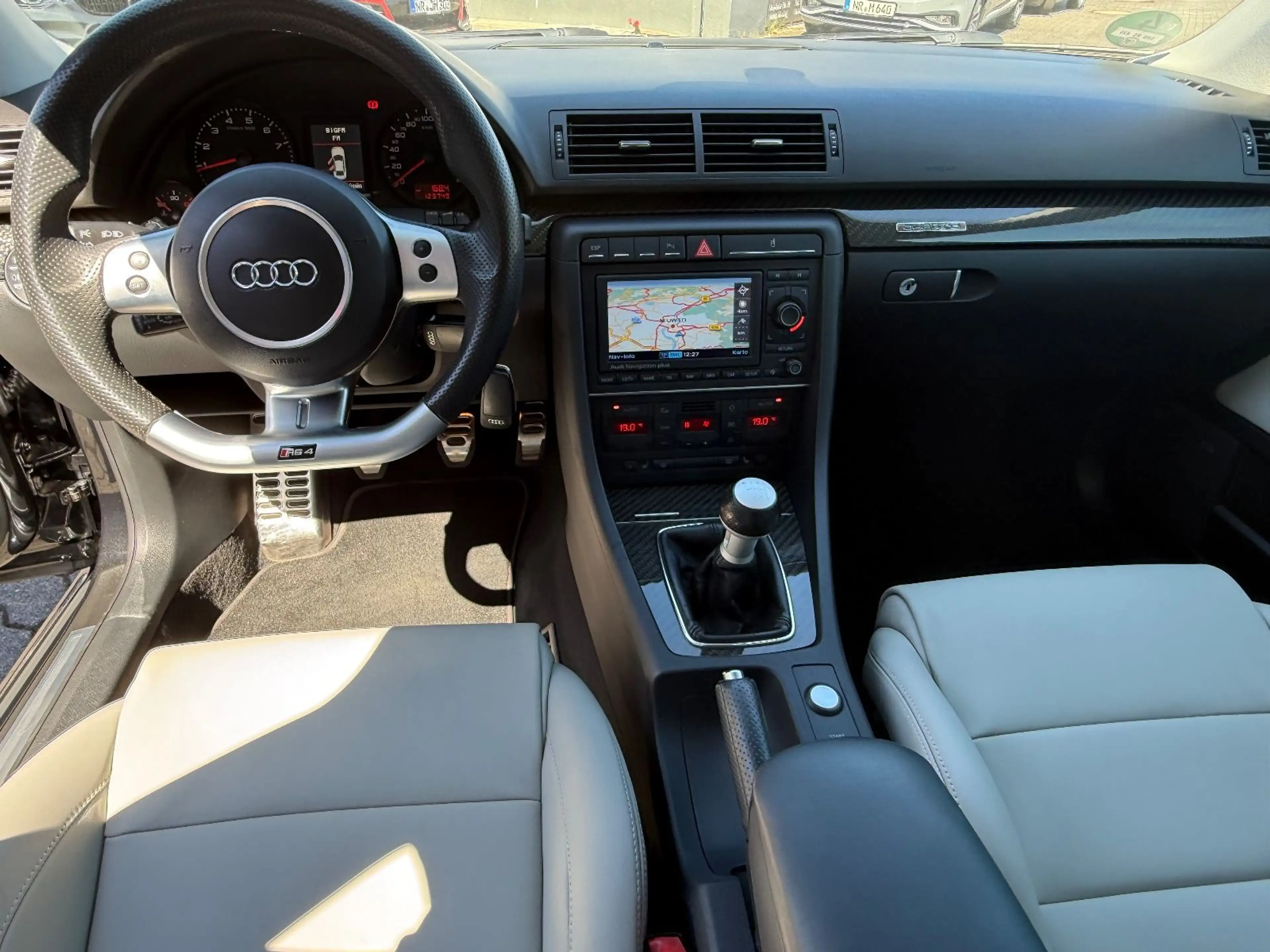 Audi RS4 Limo 4.2 FSI quattro Carbon Schalensitze — photo 12