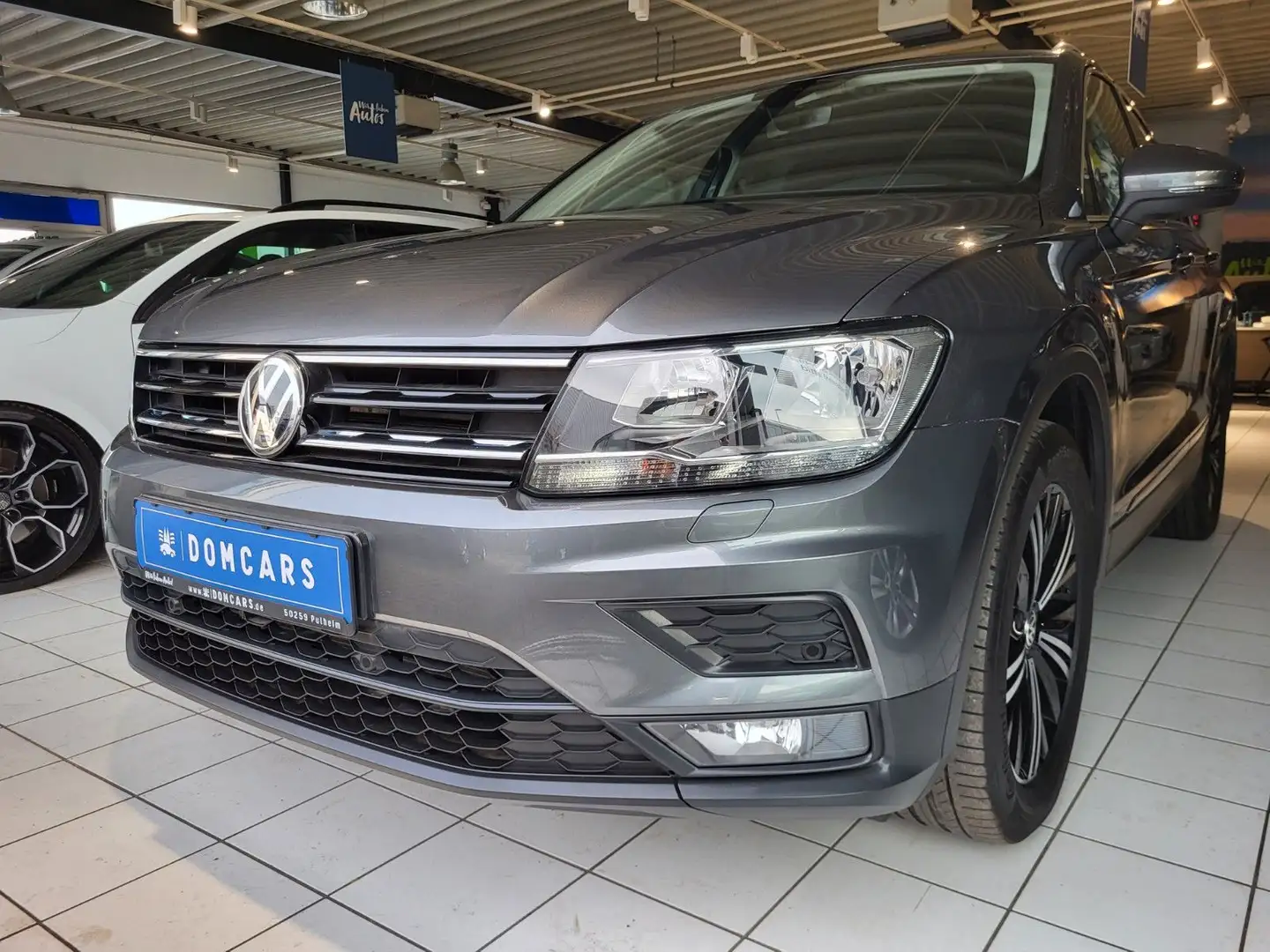 Volkswagen Tiguan Sound BMT*4Motion+NAVI+STANDHEIZUNG+AHK* Grau - 2