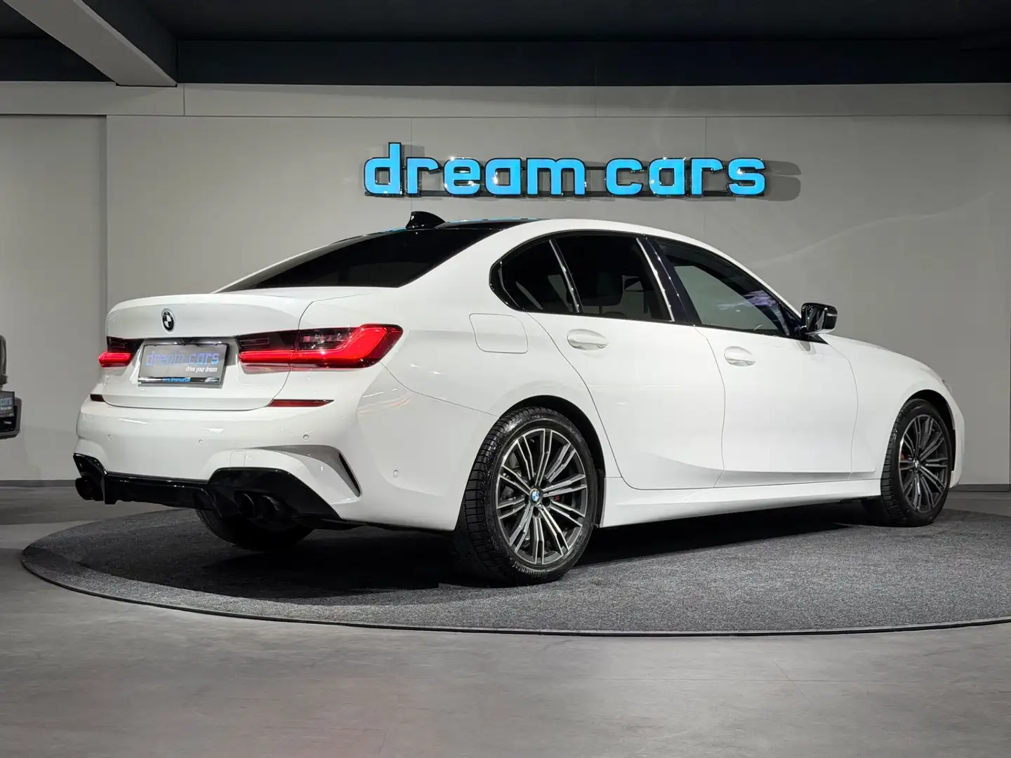 BMW 330 xDrive Aut. /// M Sportpaket / Harman Kardon / Na Weiß - 2