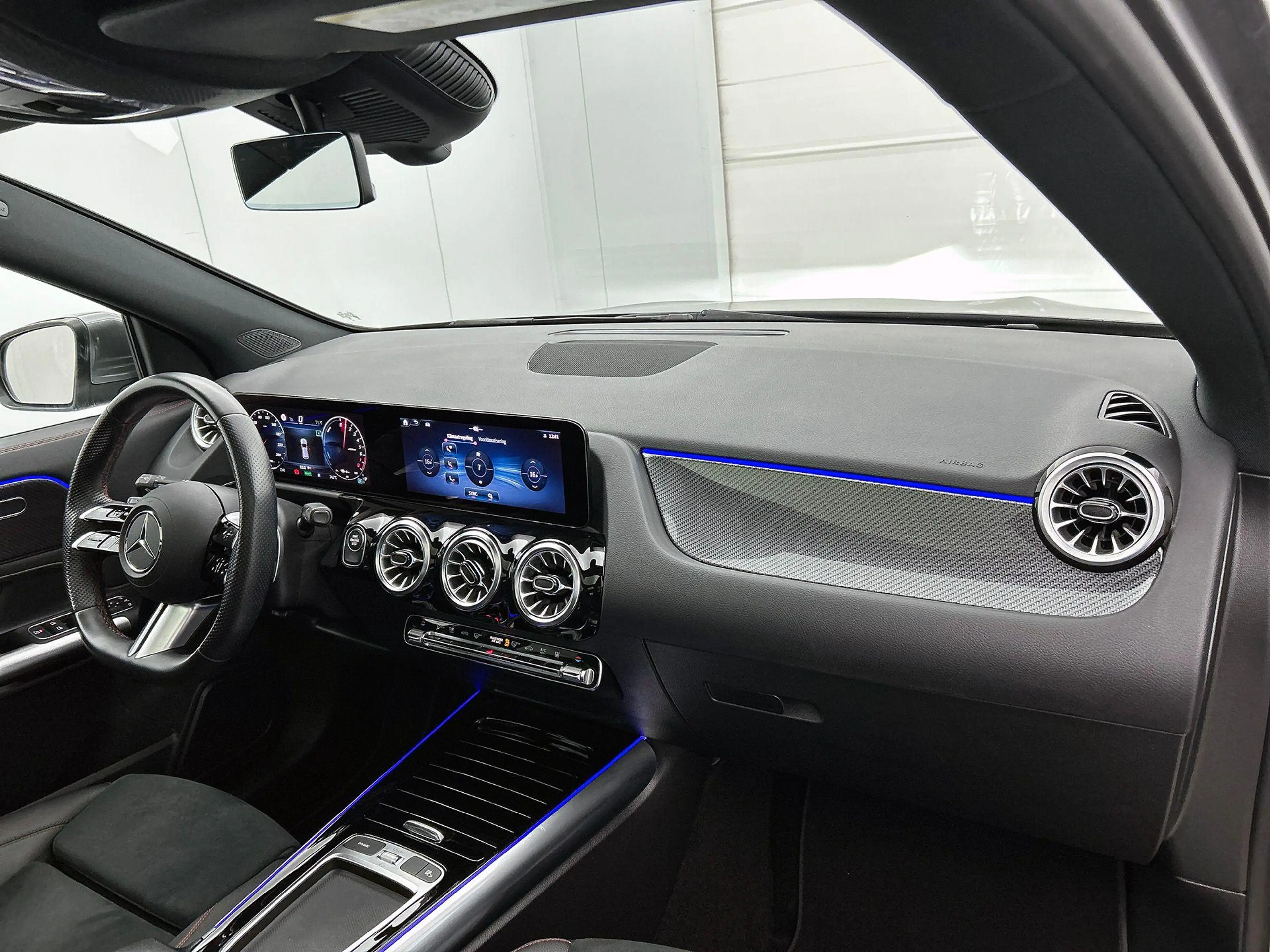 Mercedes-Benz GLA 250 GLA e AMG Line — photo 9