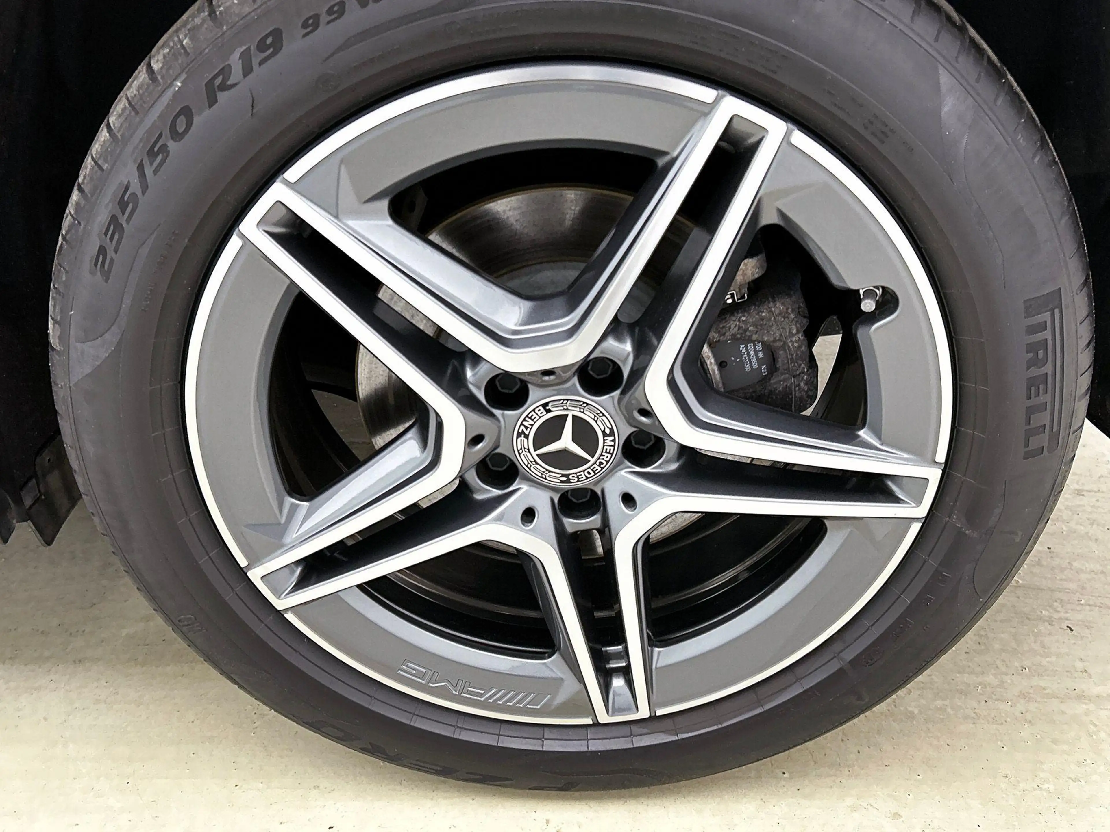Mercedes-Benz GLA 250 GLA e AMG Line — photo 4