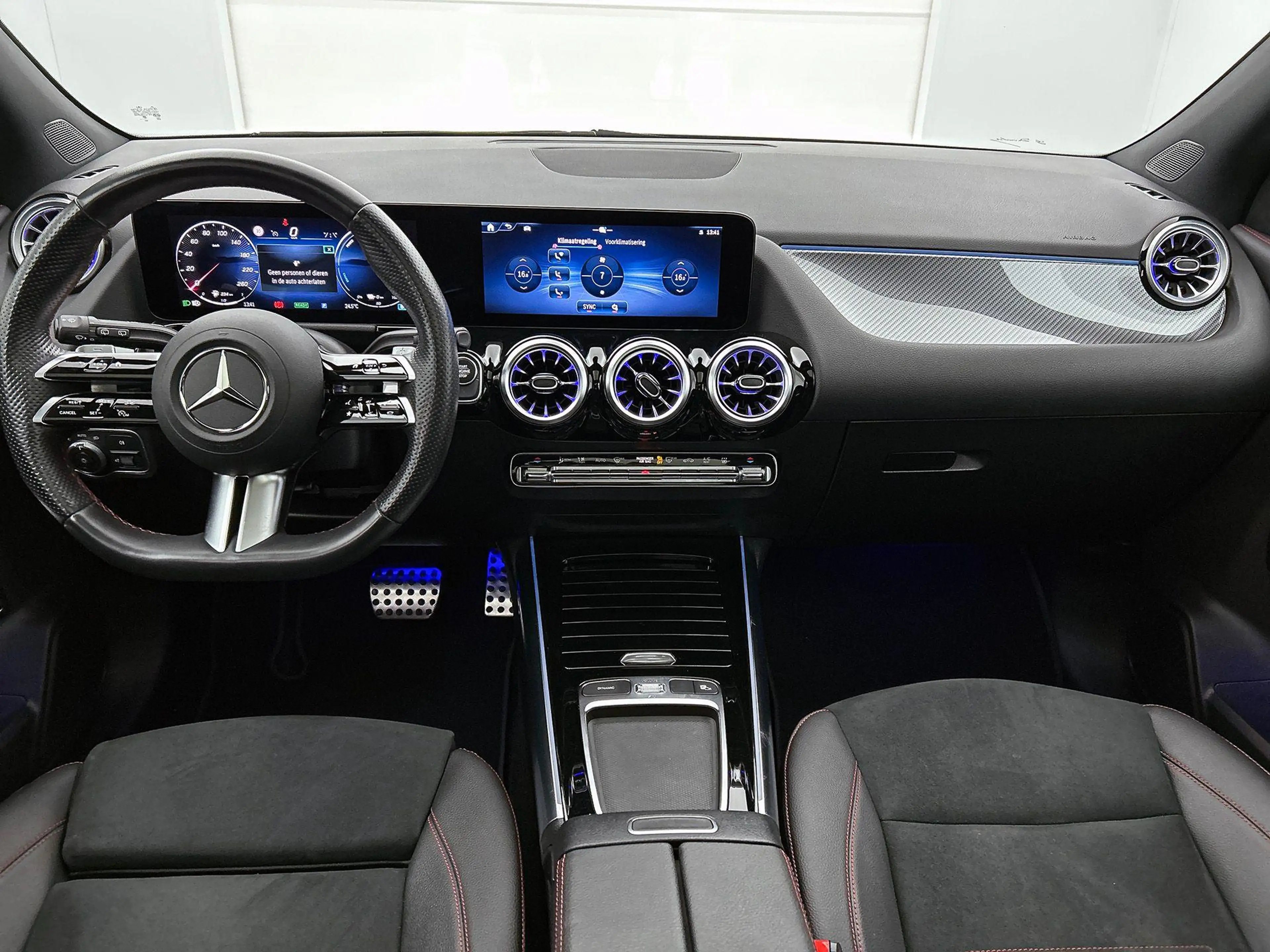 Mercedes-Benz GLA 250 GLA e AMG Line — photo 3