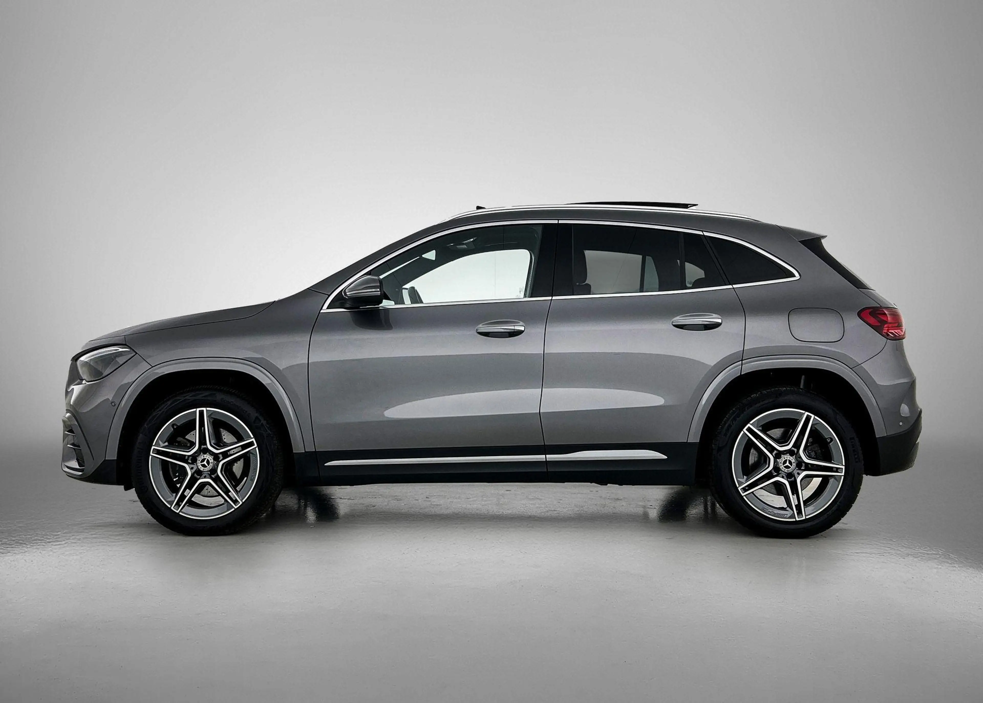 Mercedes-Benz GLA 250 GLA e AMG Line — photo 6