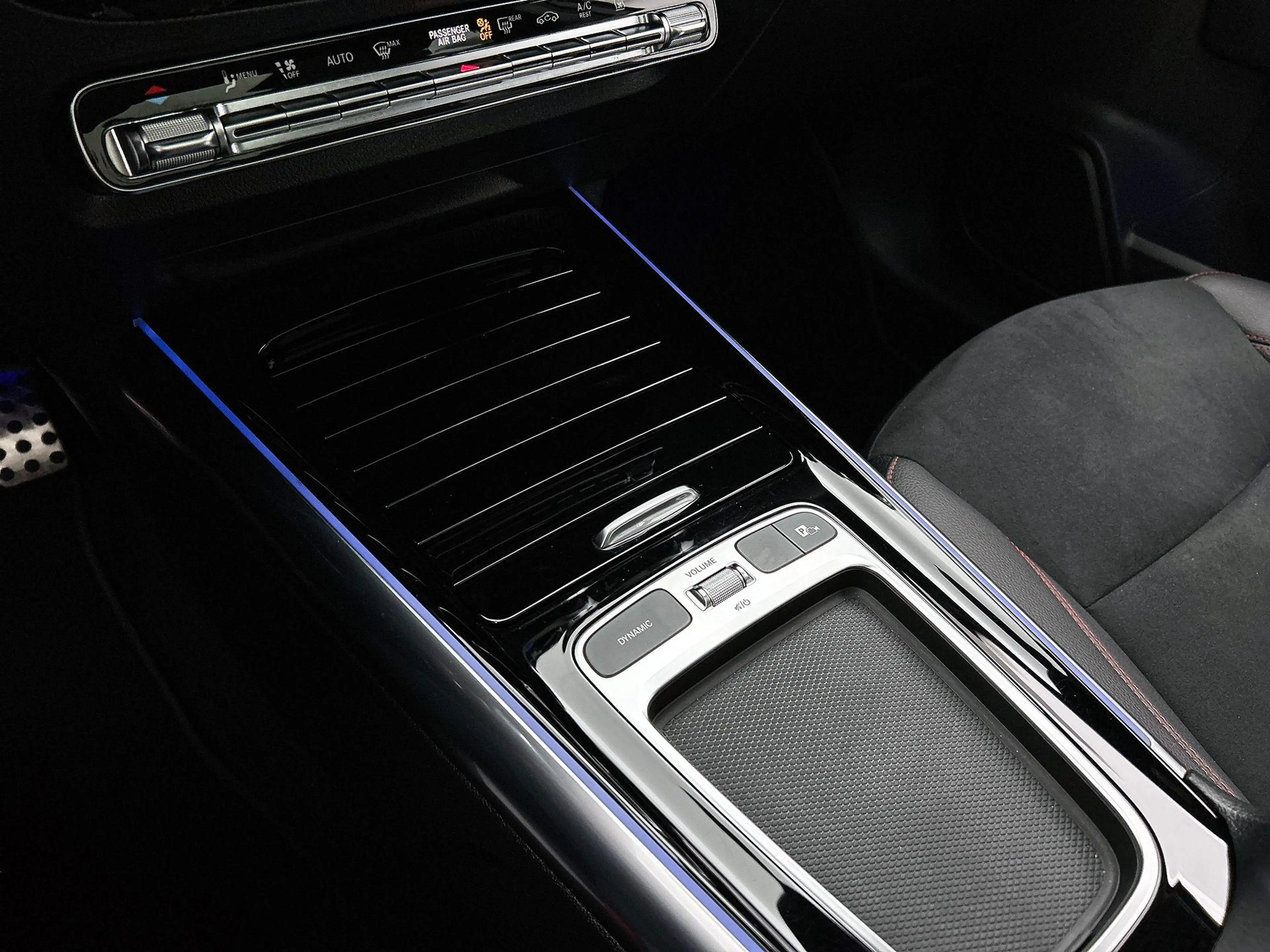 Mercedes-Benz GLA 250 GLA e AMG Line — photo 10