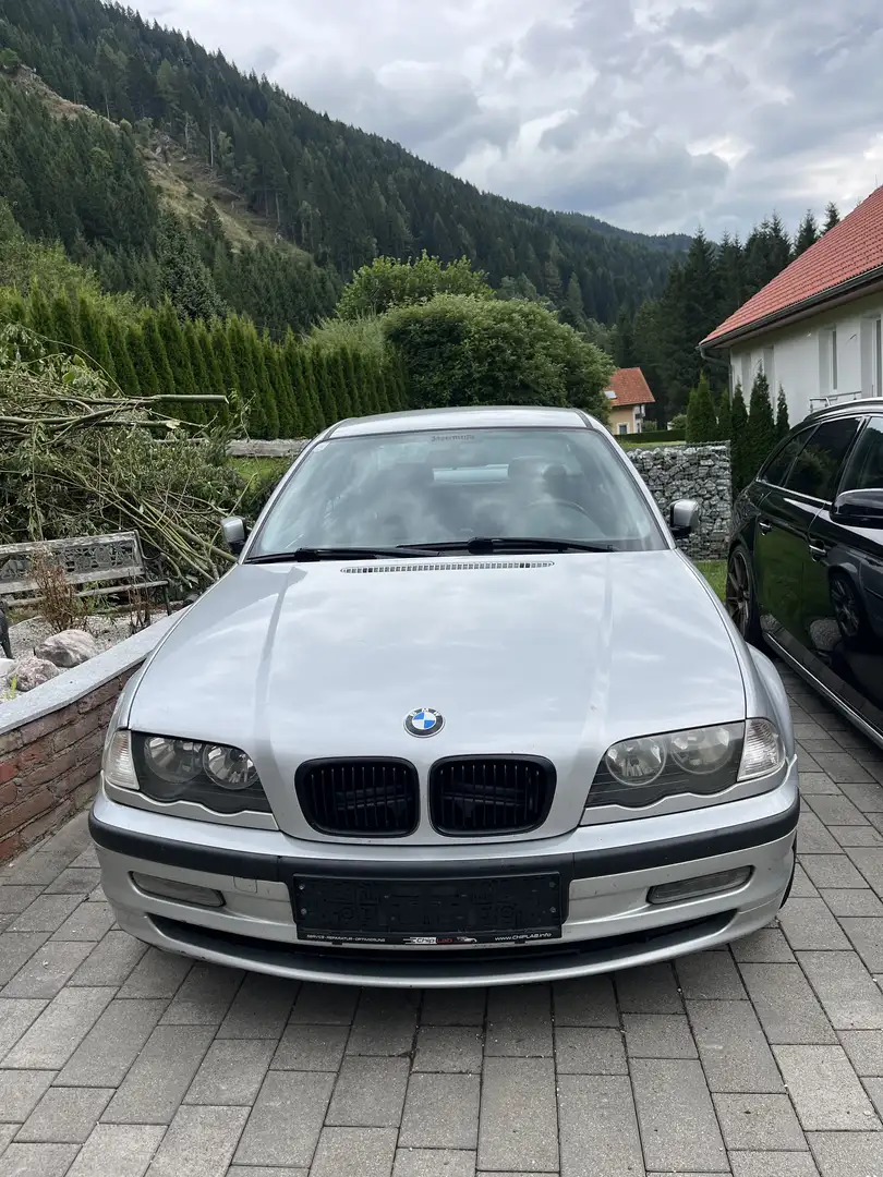 BMW 320 320d - 1