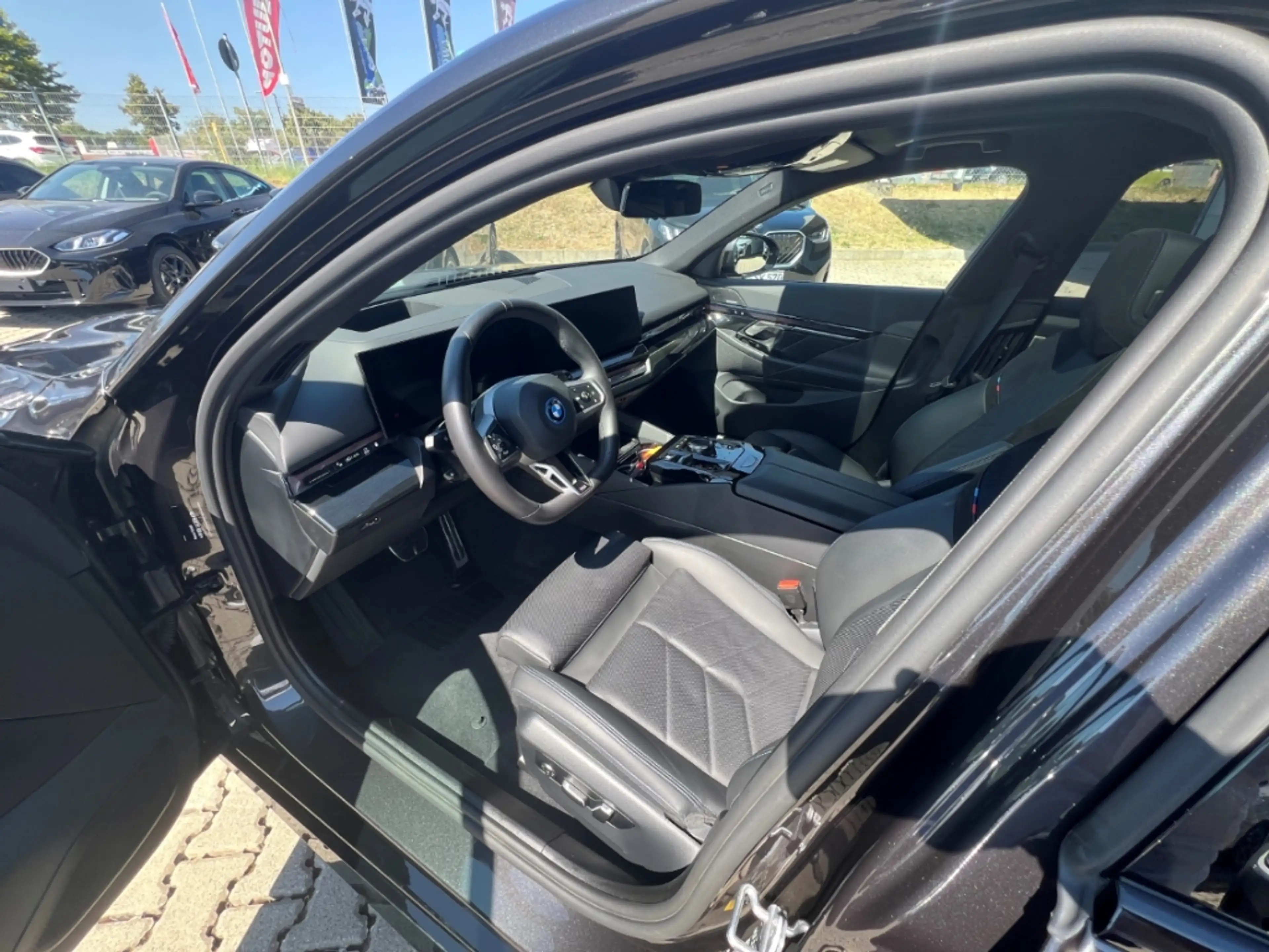 BMW 550 e xDr. Tour. M Sport 20'' AHK Pano Klimasitze Ad.F — photo 8