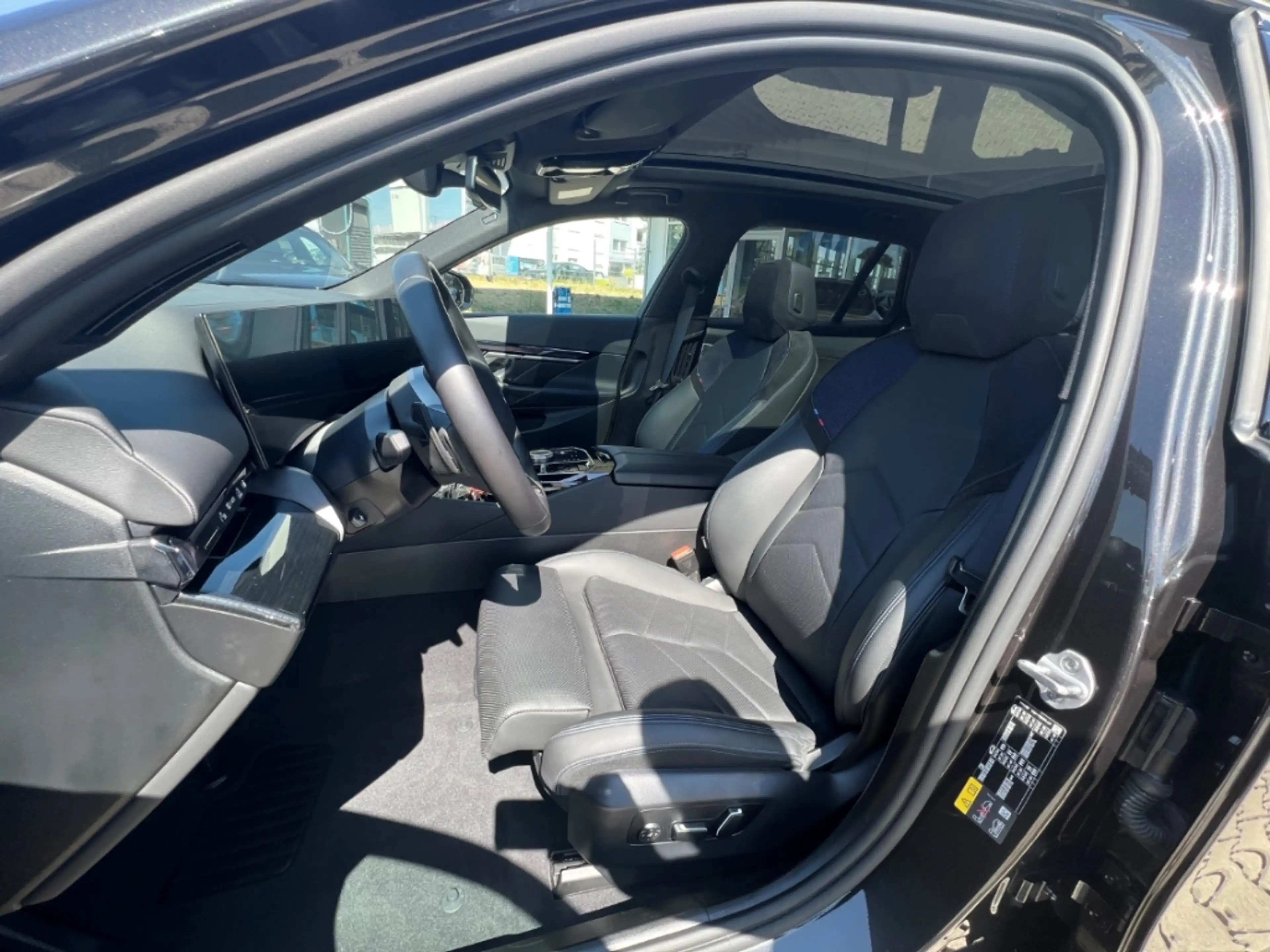 BMW 550 e xDr. Tour. M Sport 20'' AHK Pano Klimasitze Ad.F — photo 9